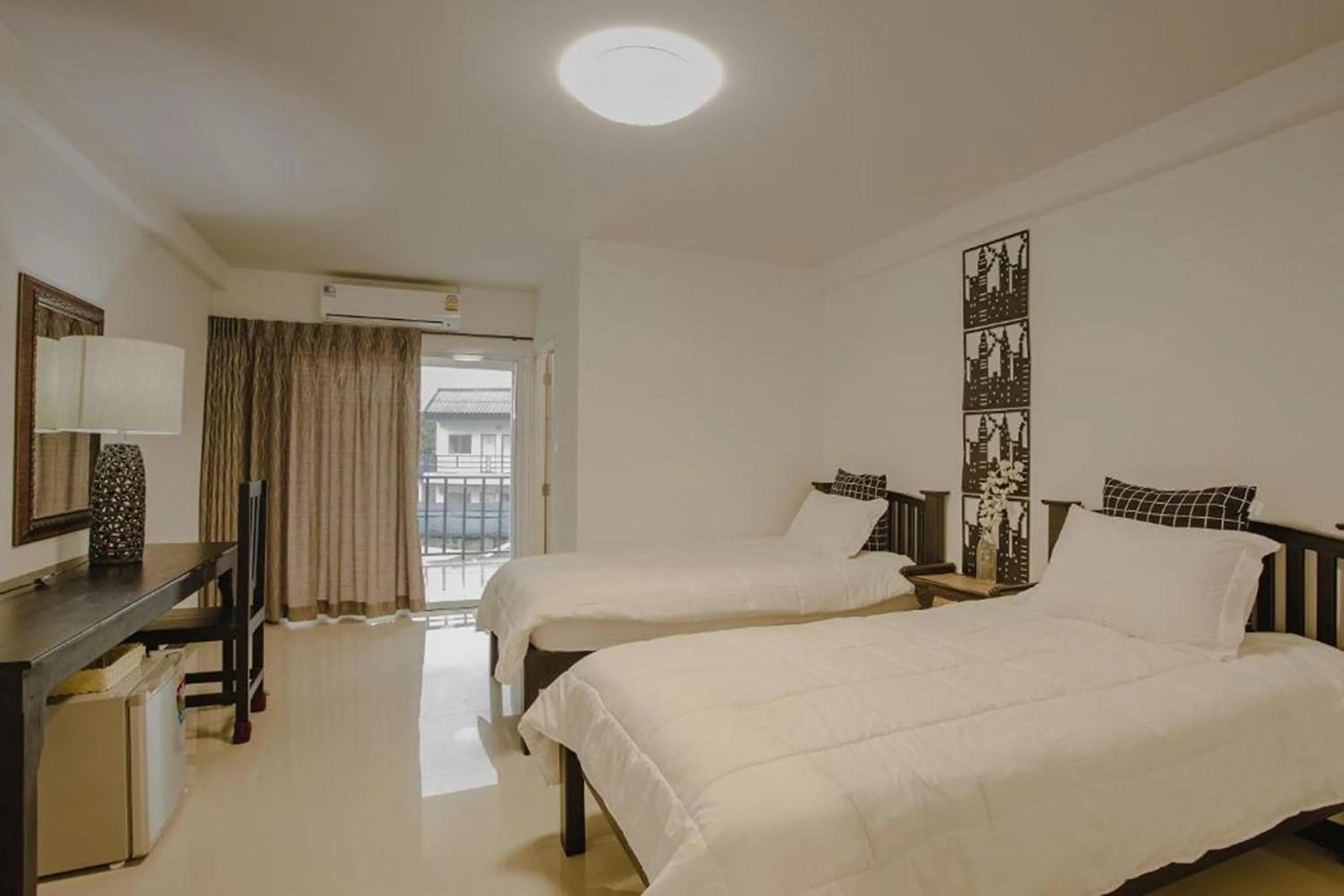 Deluxe Twin Room in Banjan Stay