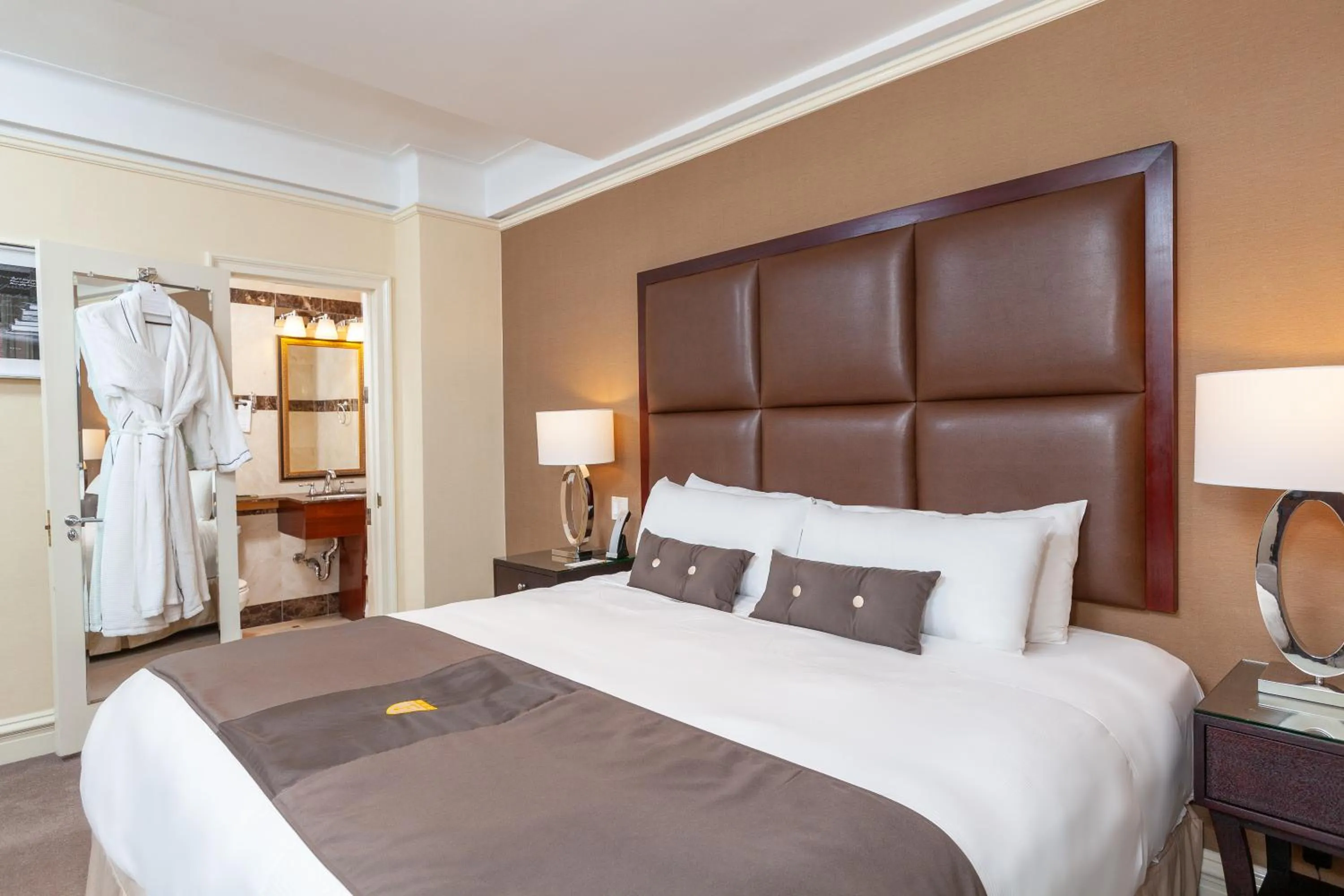Deluxe Room in Fitzpatrick Manhattan