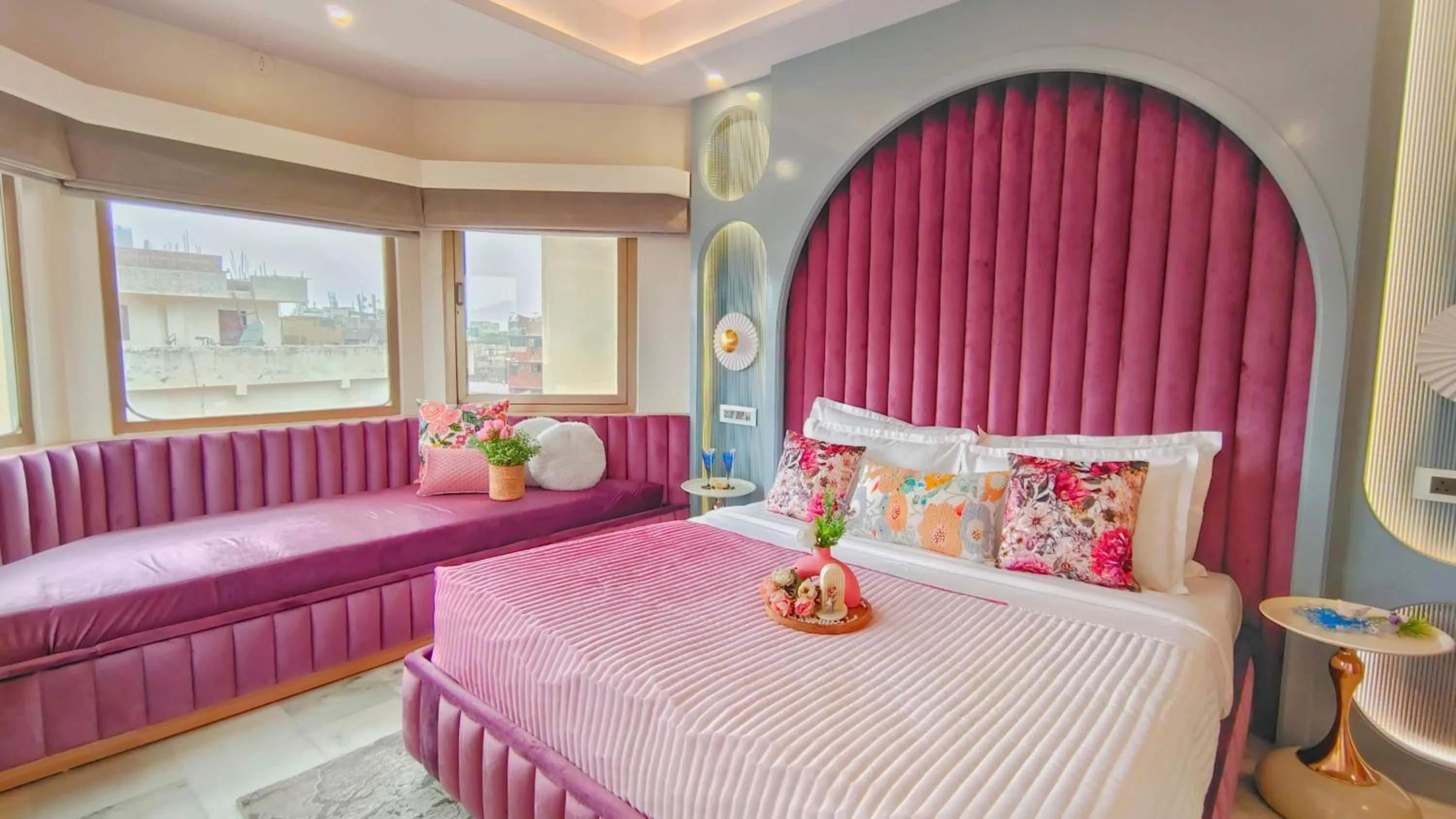 Panoramic View Room with Day Bed: Enjoy 10% off on F&B, 10% off on Spa, Complimentary Hi-Tea,Welcome Drink on arrival and Signature Activities & Experiences in Sarang Palace - A Luxury Boutique Hotel