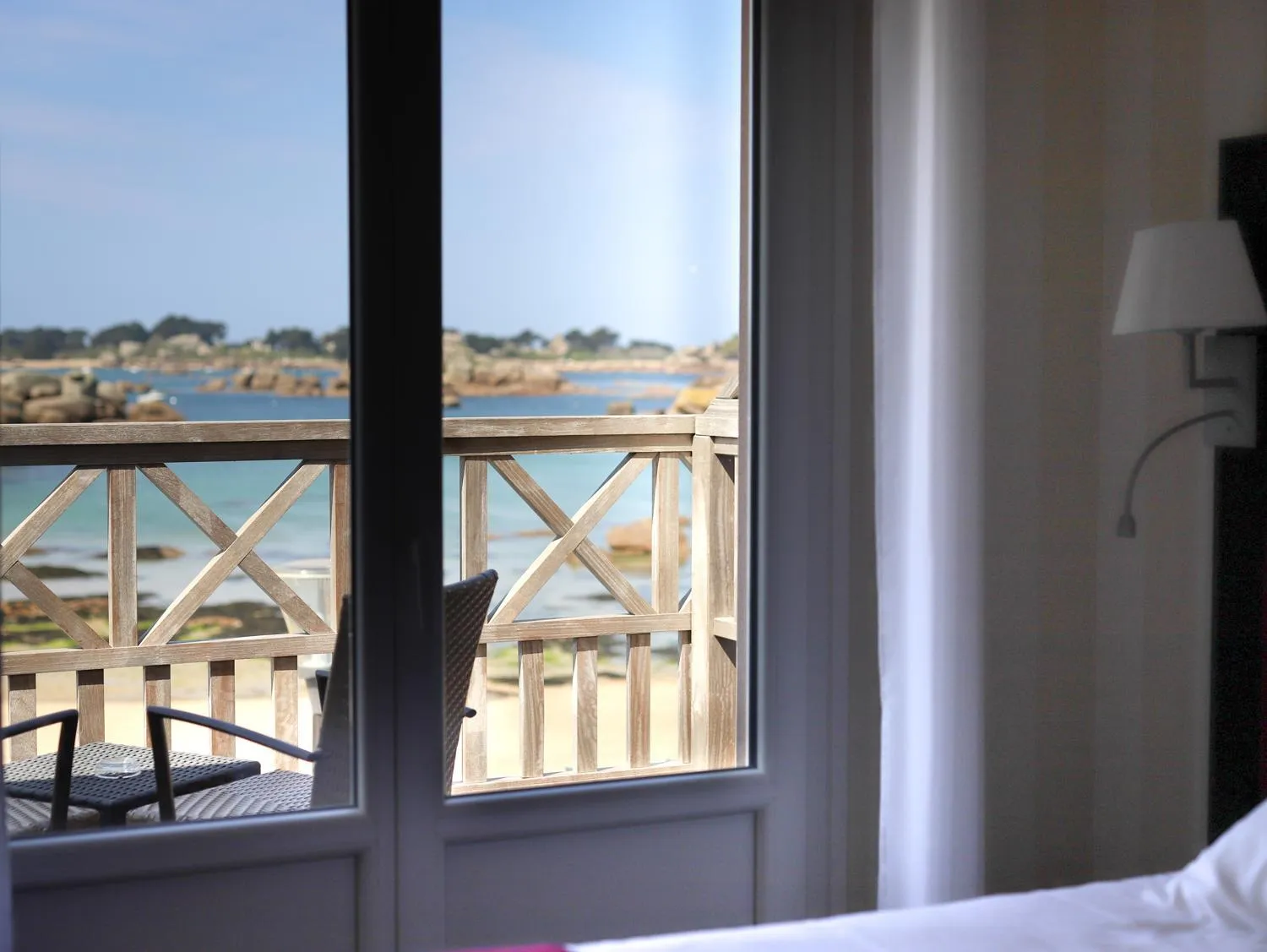 Double Room with Balcony and Sea View in Logis Hôtel Saint Guirec Et De La Plage