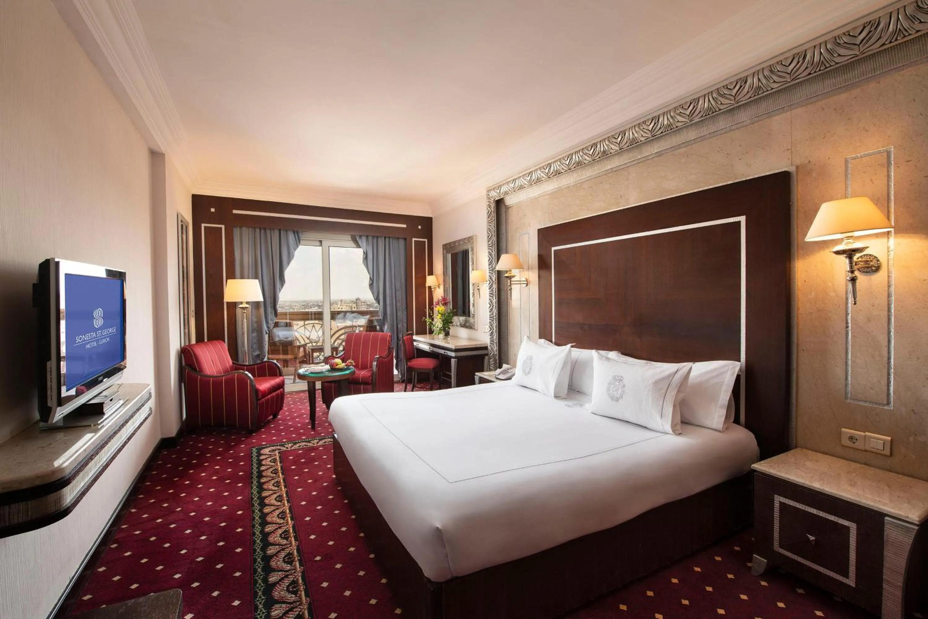 Royal Club City View Room in Sonesta St. George Hotel - Convention Center