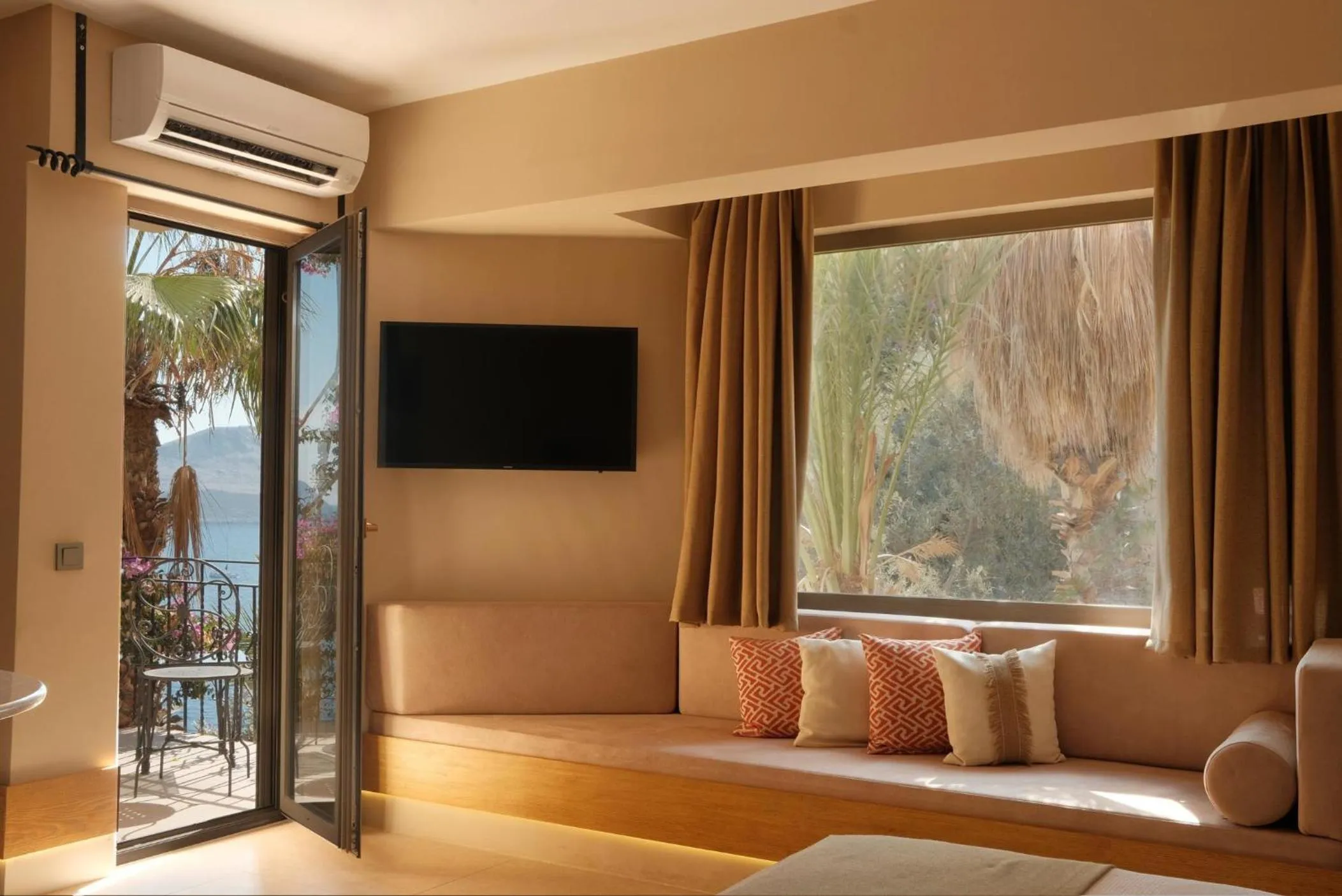 Infinity side sea view in Villa Hotel Tamara