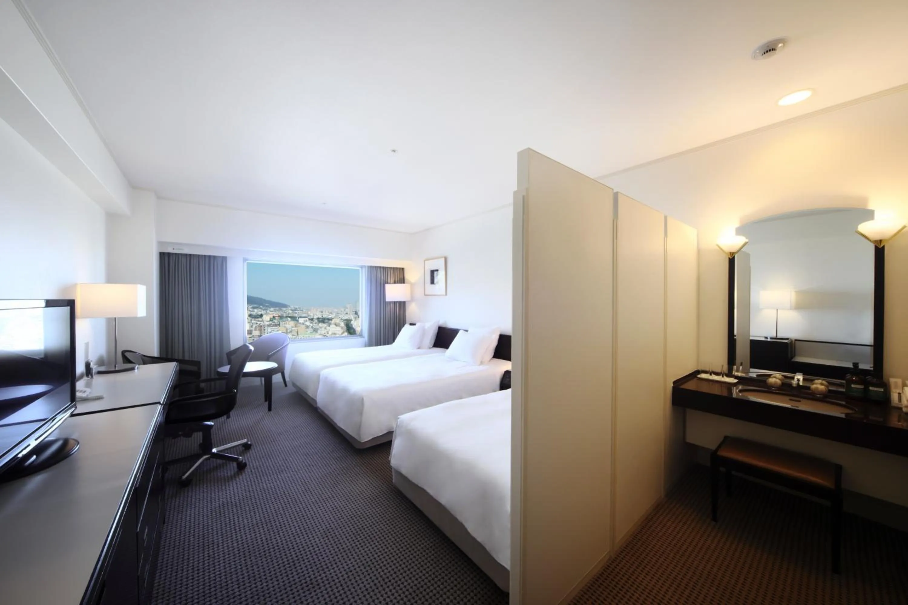 Premium Twin Room with Sofa Bed and City View - single occupancy in ANA Crowne Plaza Kobe by IHG