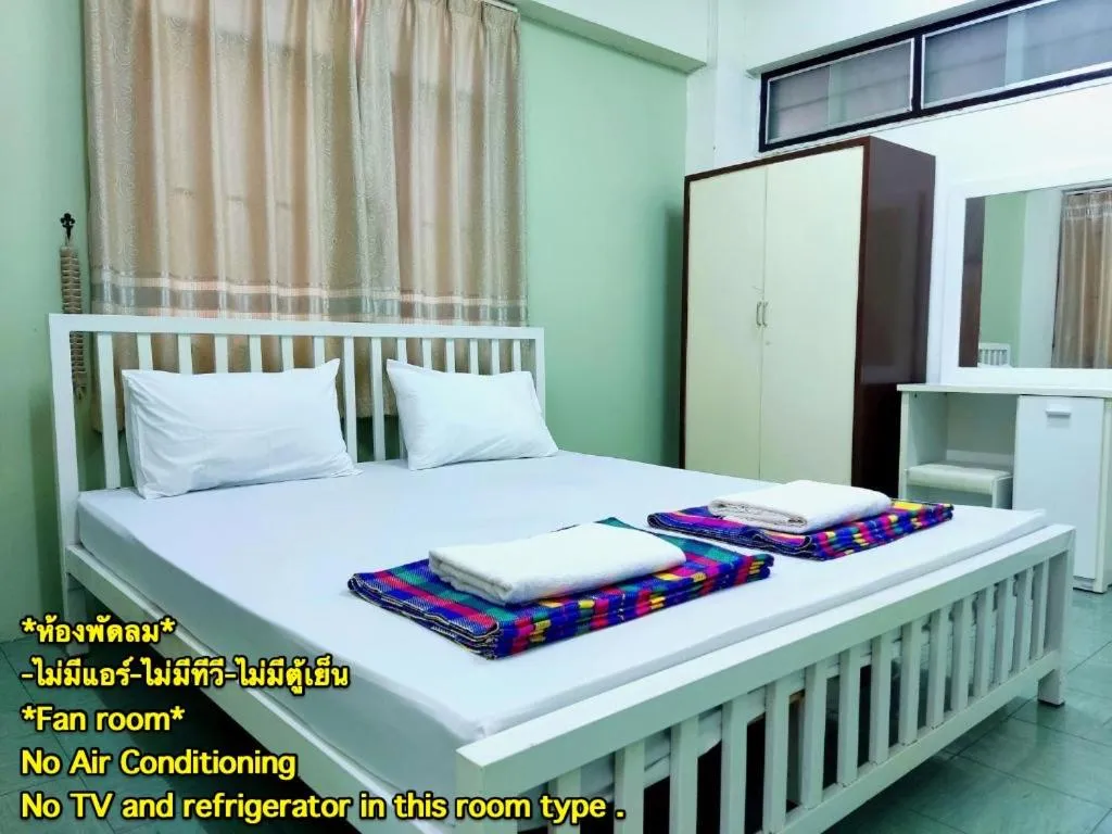Standard Double or Twin Room with Fan No Air-Conditioner in Jaroonwej Bangsaen