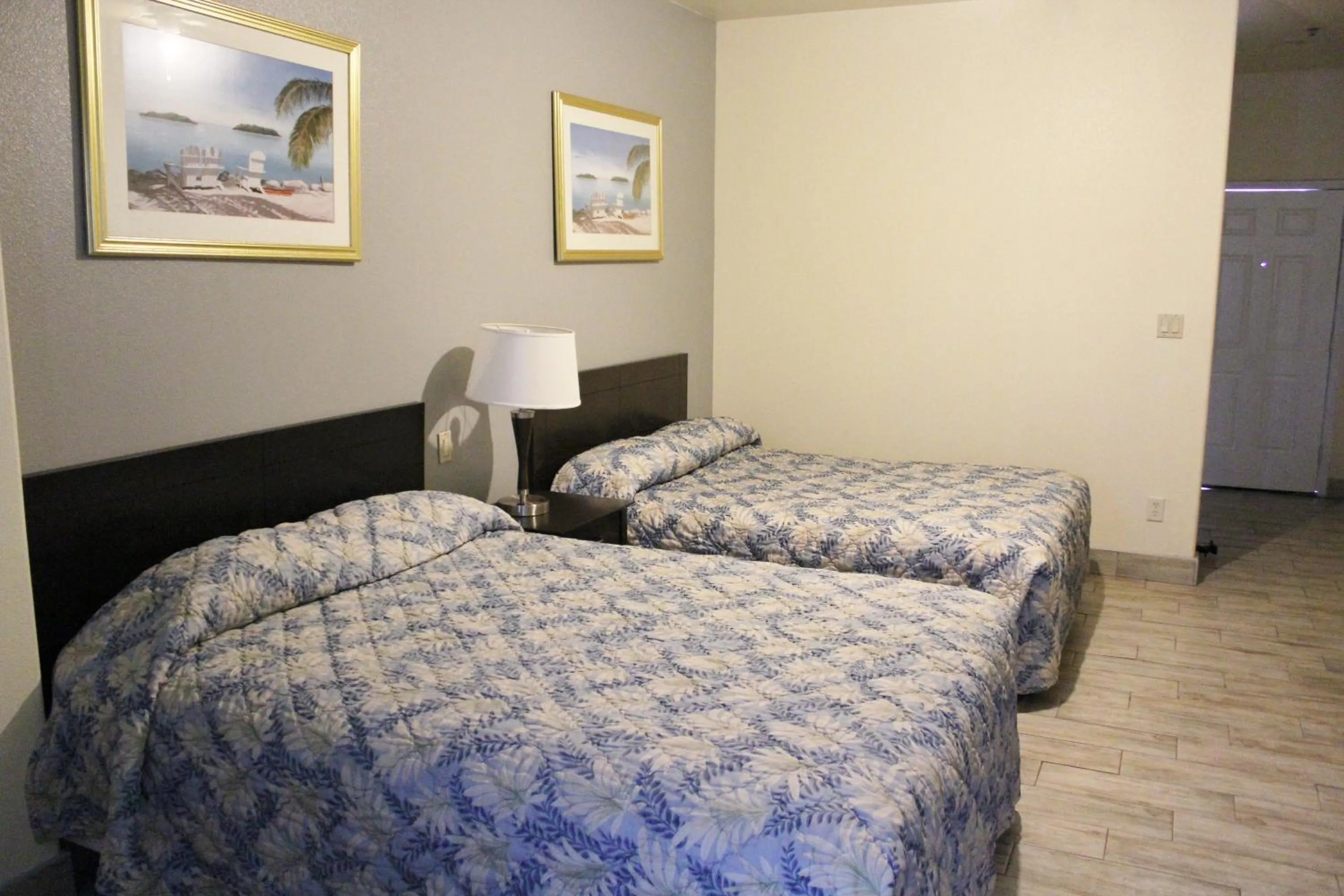 Standard Queen Room with Two Queen Beds in Casa Bella Hotel and Suites