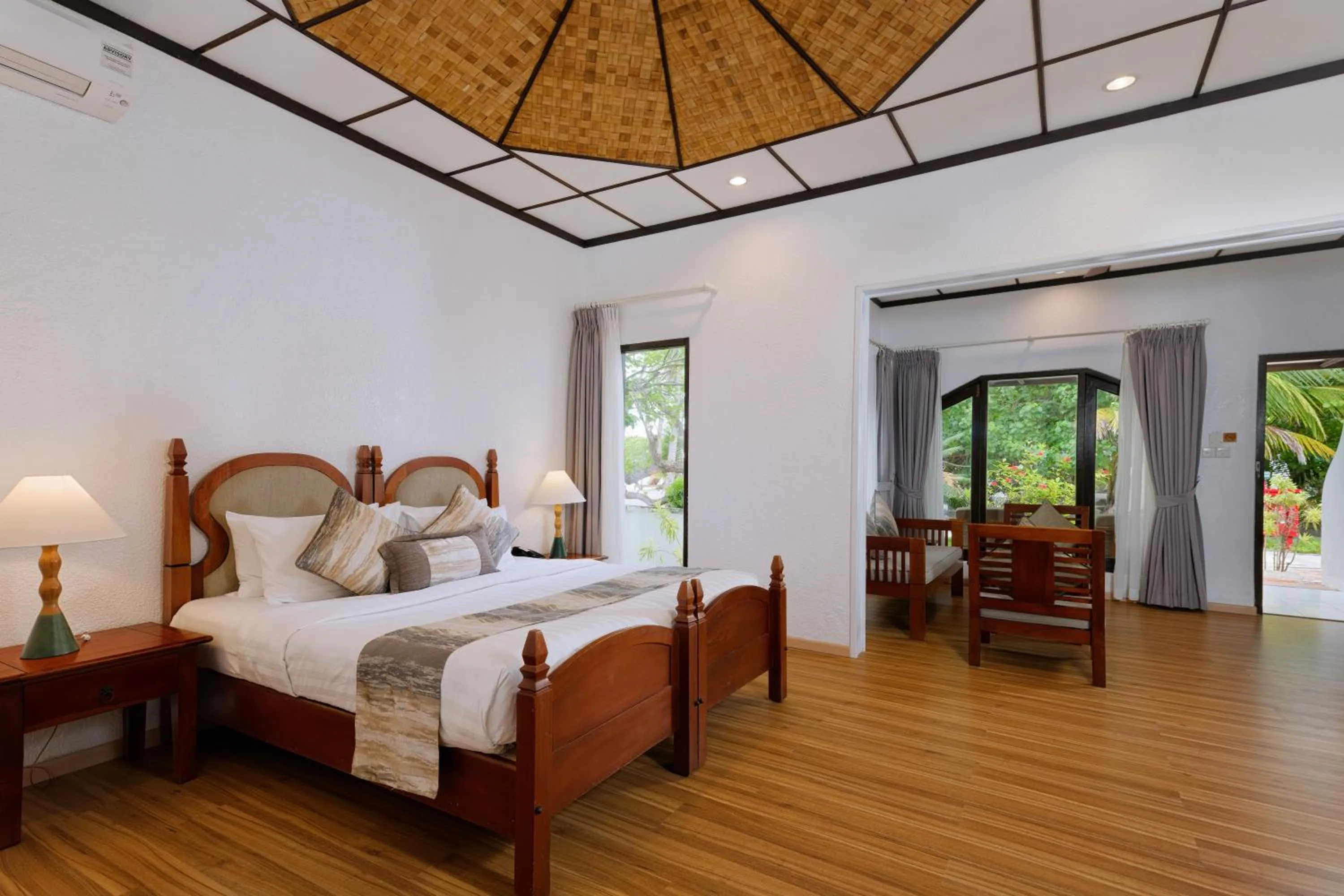 Deluxe Beachfront Room | 50% Off ReturnTransfer (Stays:9Apr–31Oct2026, Book from 21Nov–4Dec2025) in Bandos Maldives