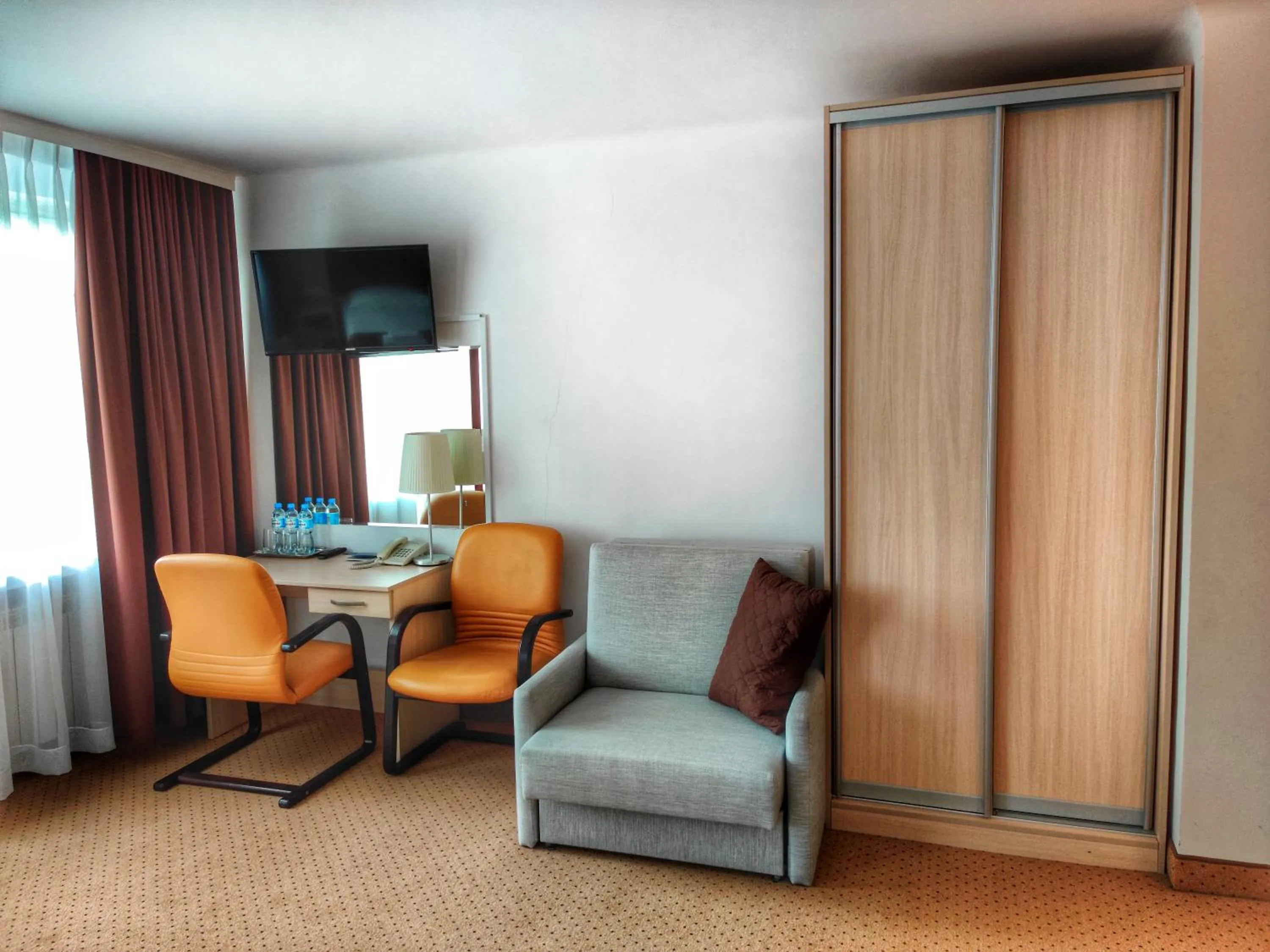 Deluxe Triple Room in Hotel Logos