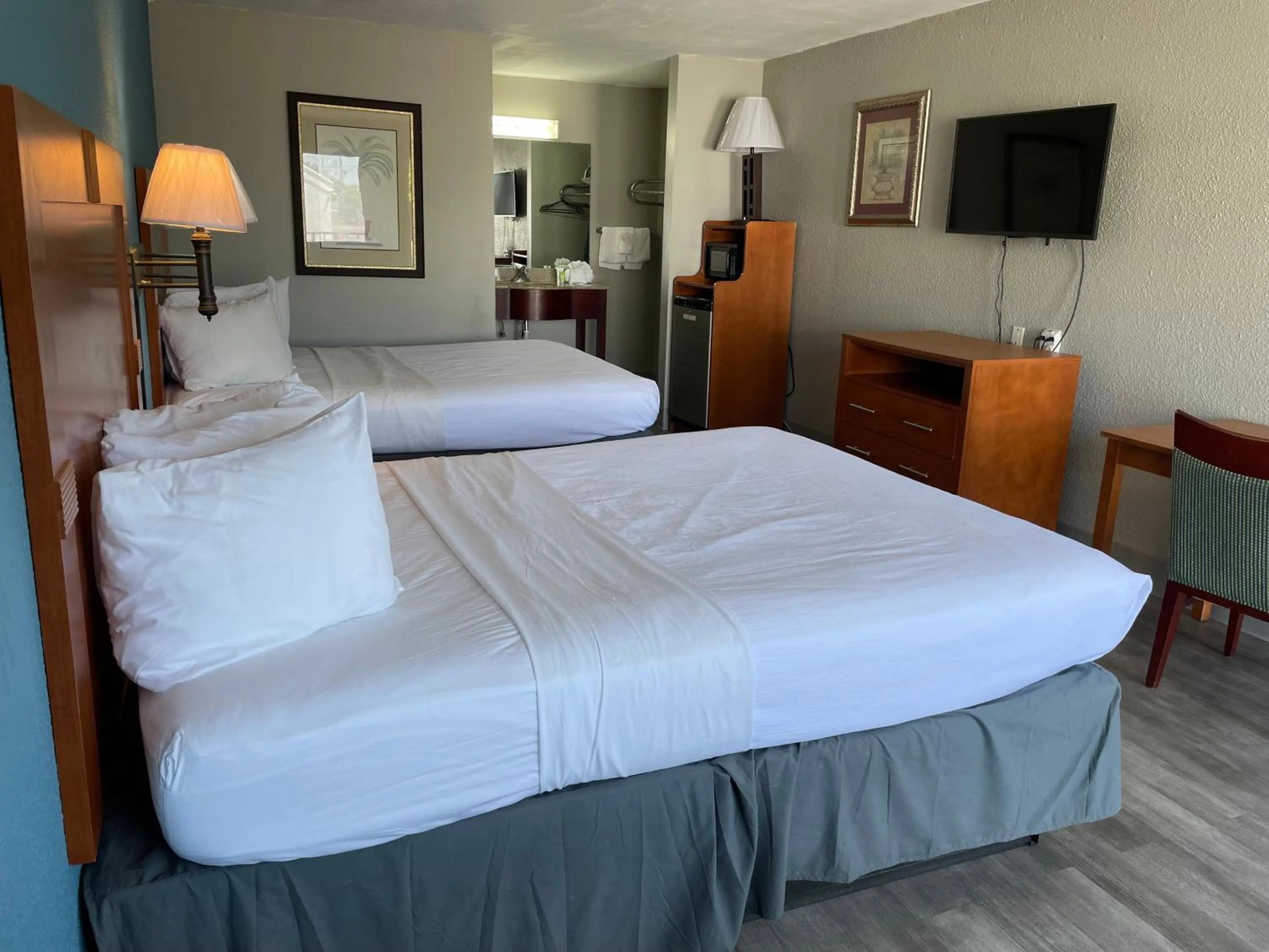 Queen Room with Two Queen Beds - Smoking in Village Inn Destin