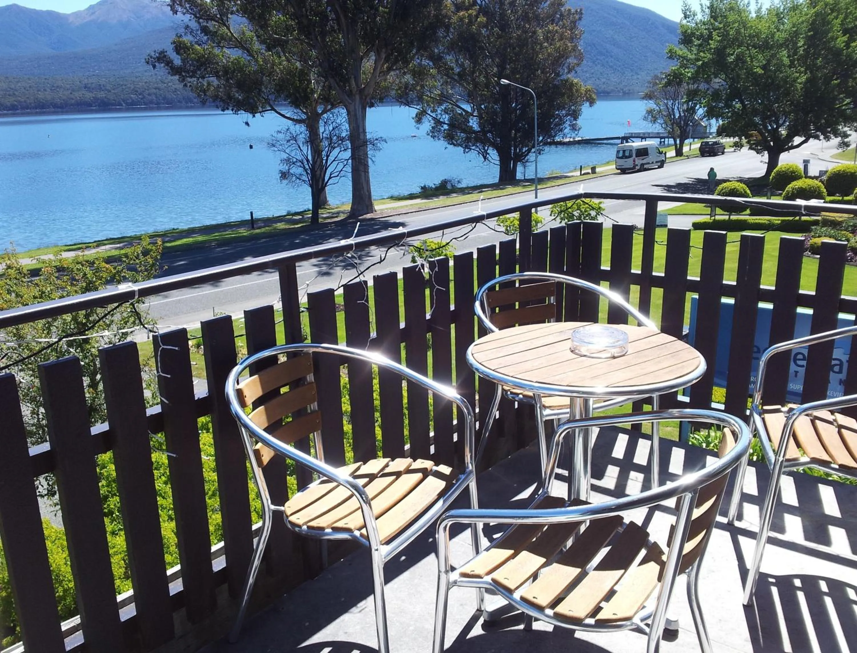 King/Twin Lake View  (One Bedroom unit) in Edgewater Motel