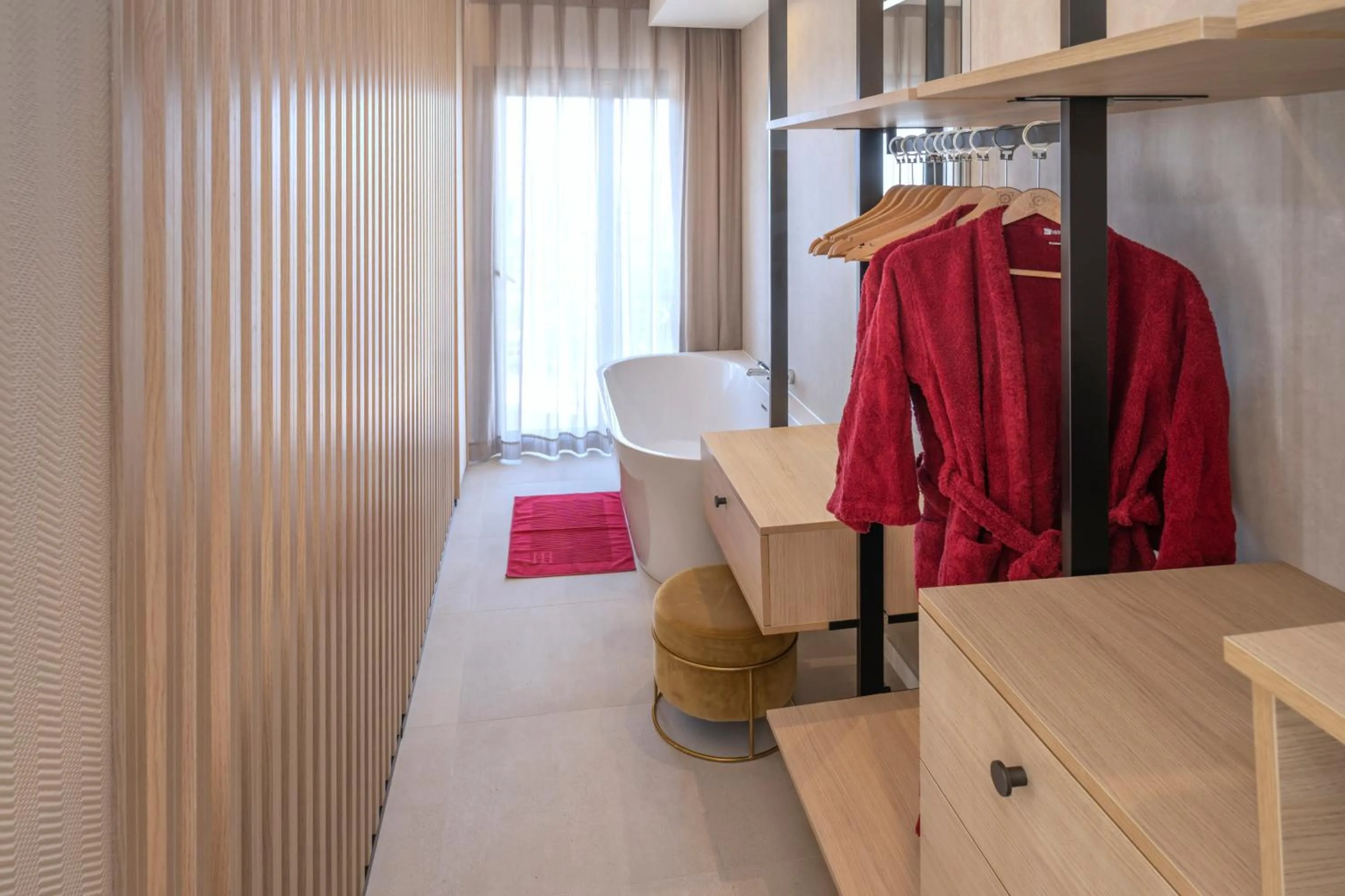 Deluxe Suite (4 Adults) in Hotel Alhambra