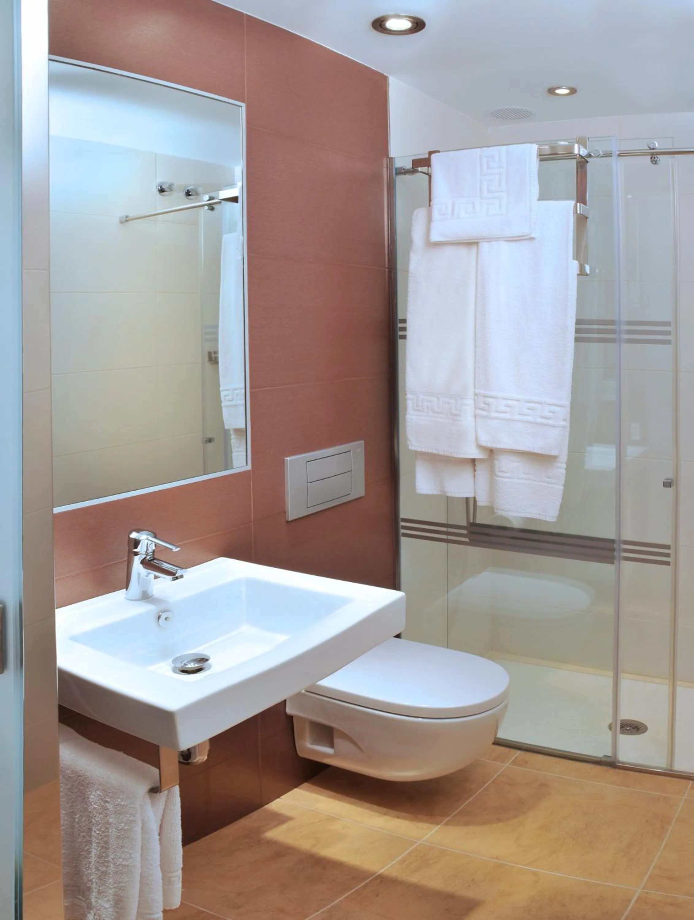 Family Room (2 Adults + 3 Children) in Hotel Alhambra