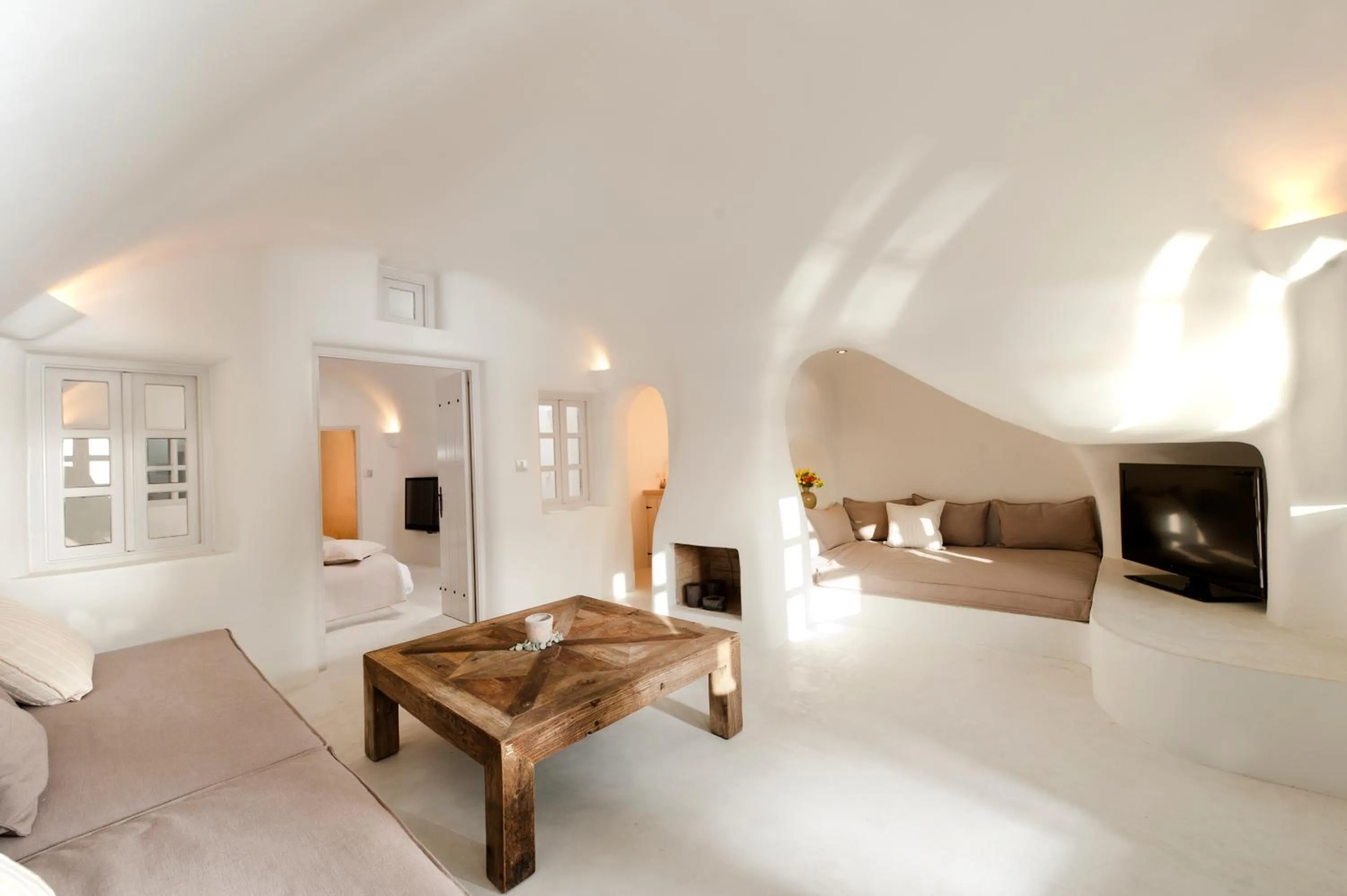 Poolfront Suite with Indoor Hot tub & Caldera View in Kapari Natural Resort