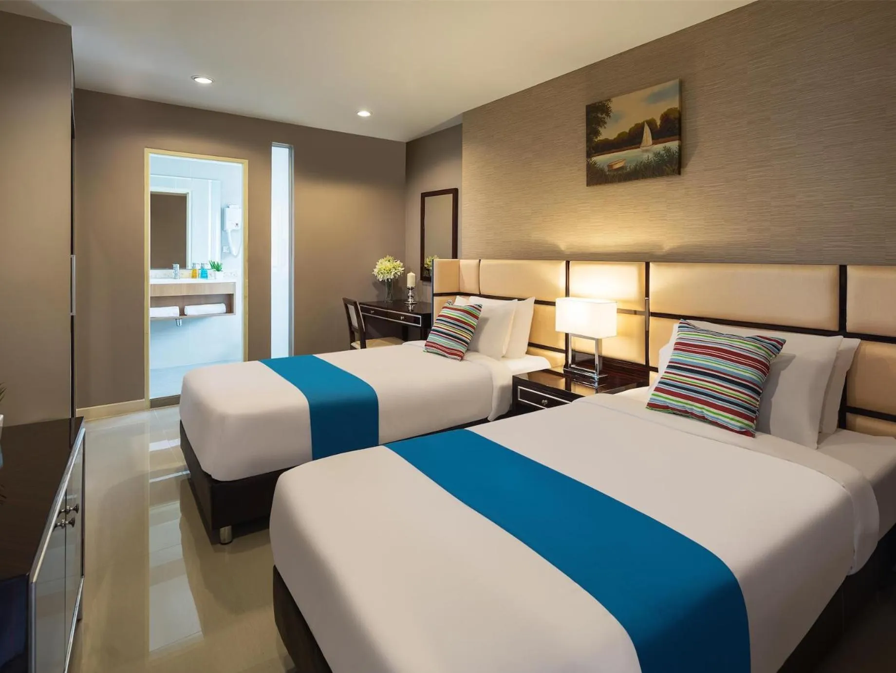 Premier Twin Room in Ton Aor Place Hotel