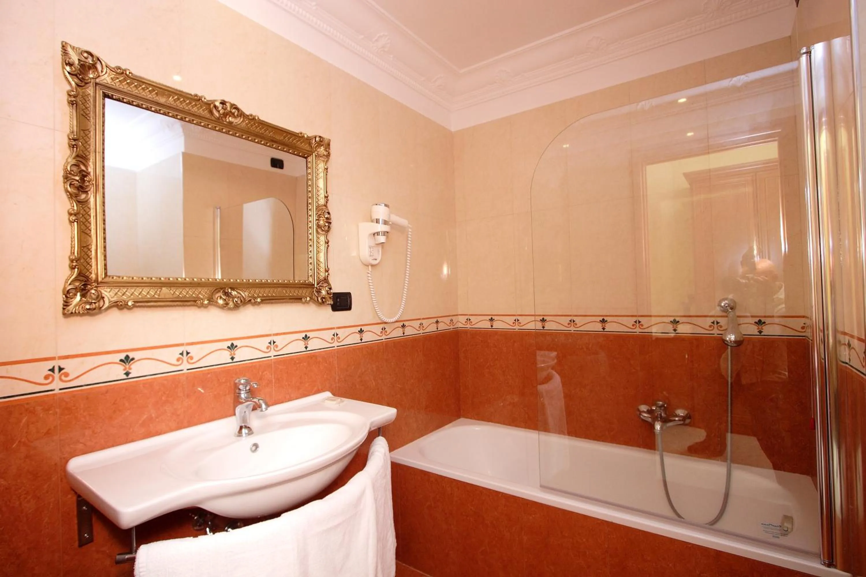 Triple Room in Caroline Suite