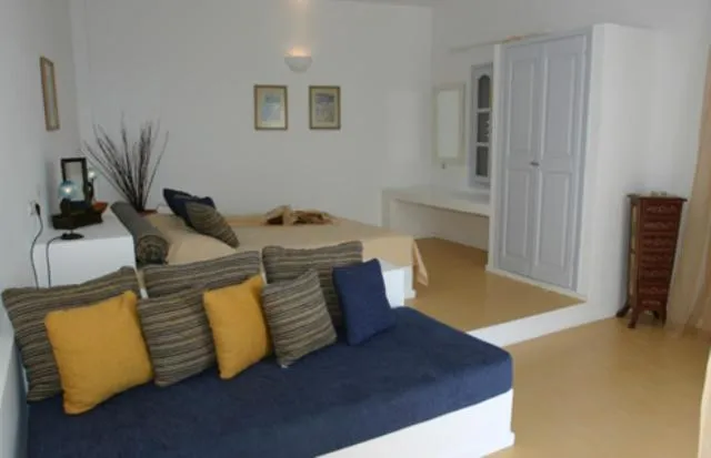 Triple Room with Volcano View in Tzekos Villas