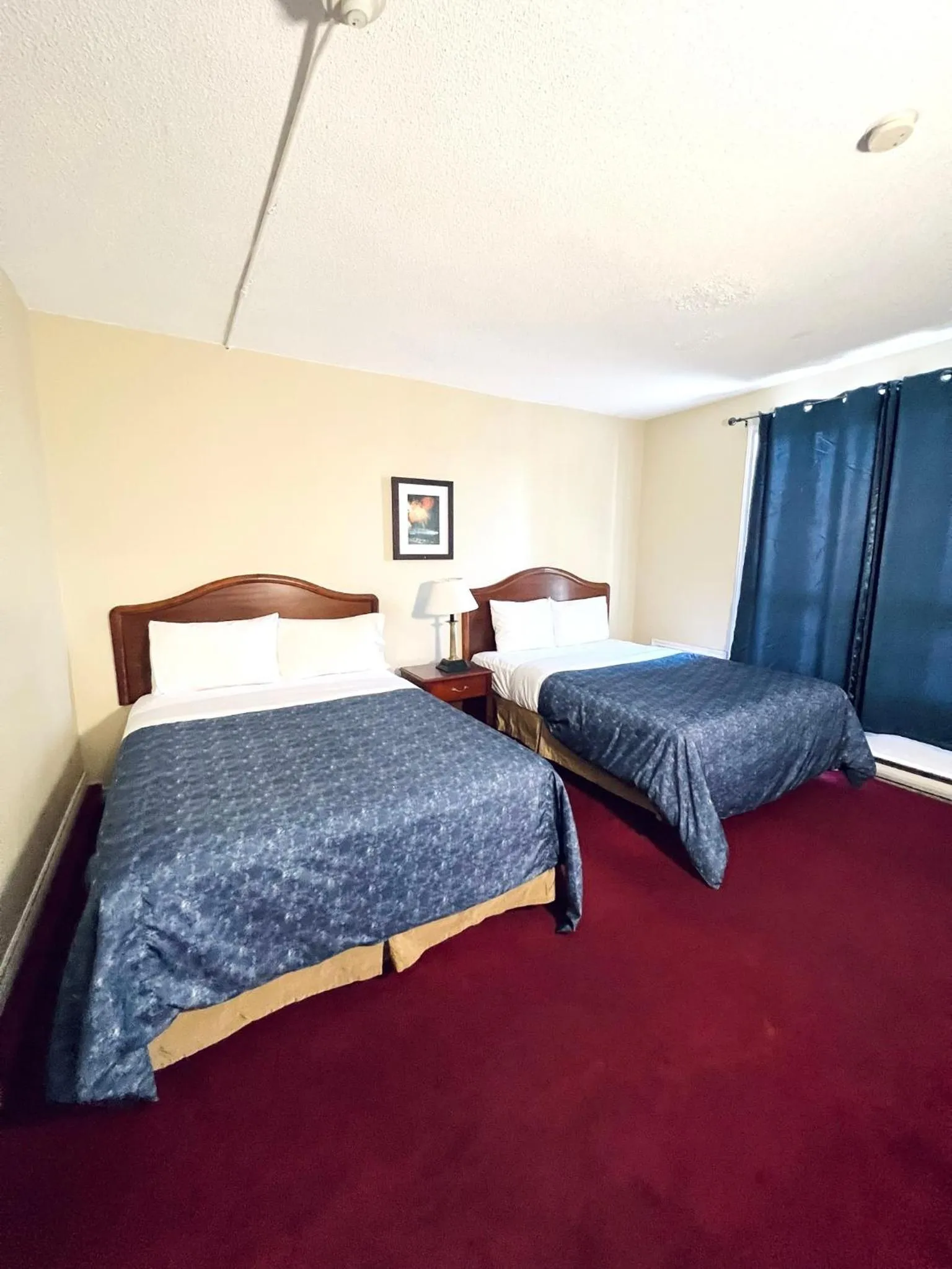 Standard Double Room with Two Double Beds in Fairway Inn by the Falls
