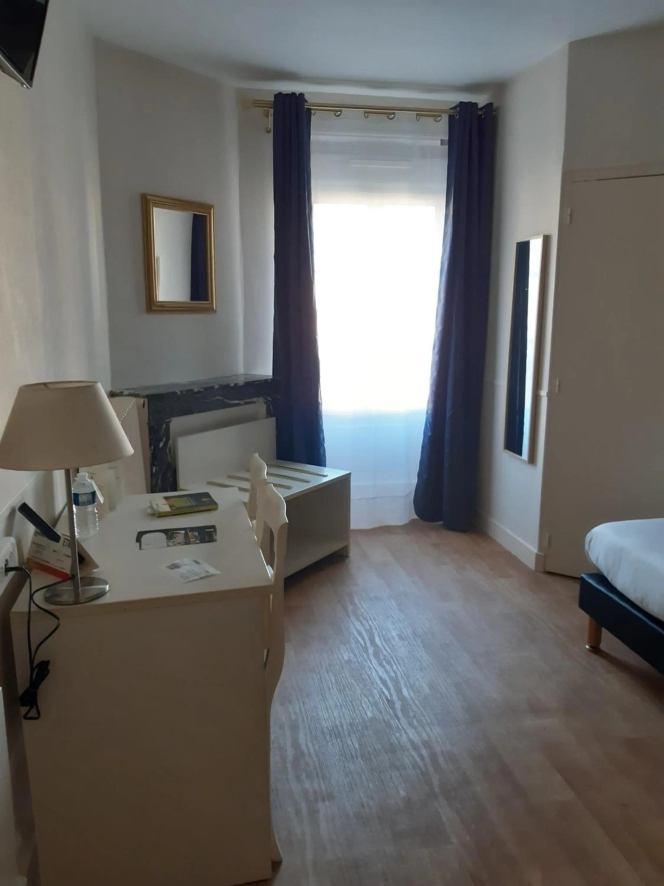 Quadruple Room in Logis Hostellerie Du Cheval Blanc