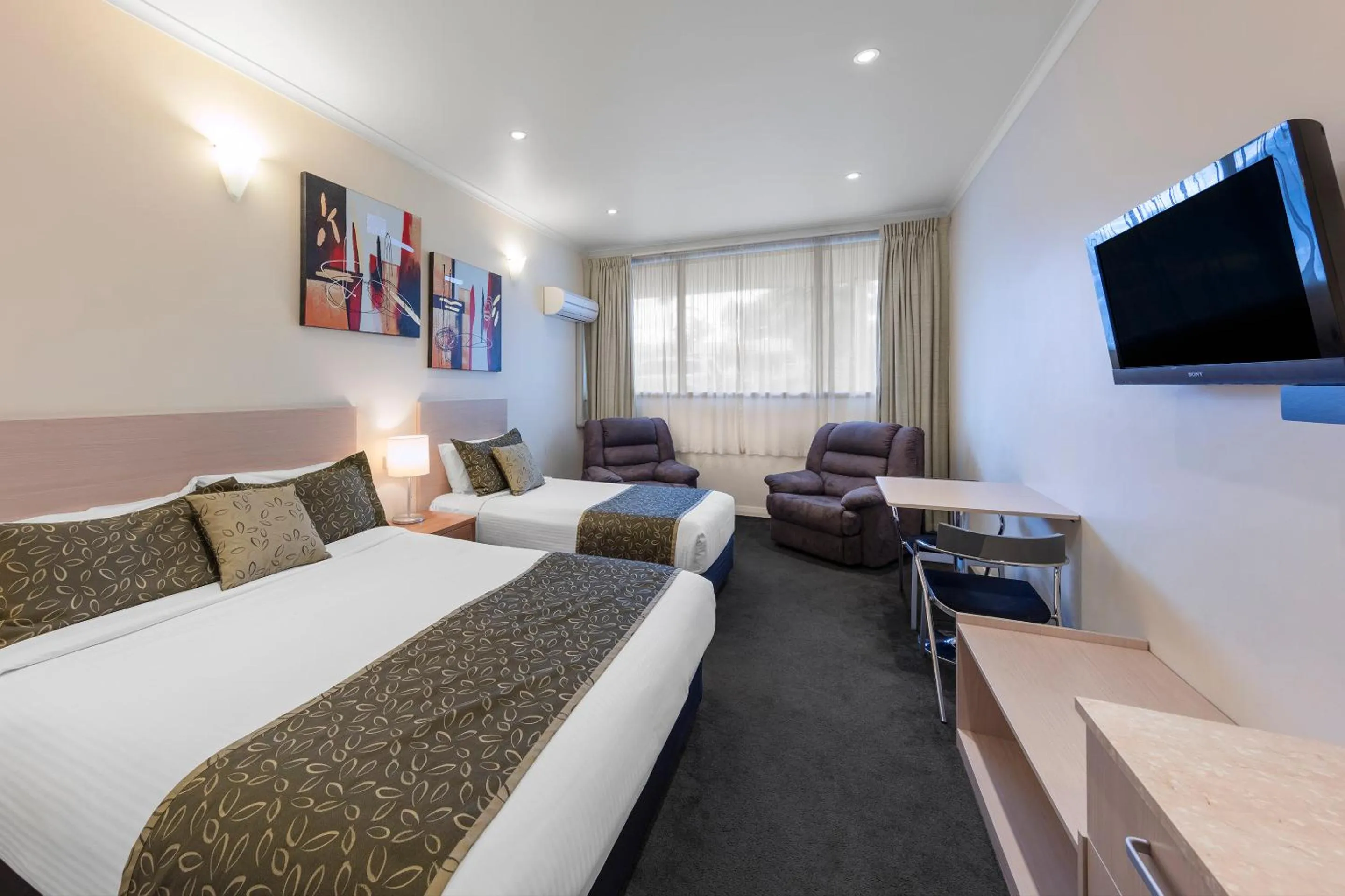 Executive Twin Room in Adelaide Granada Motor Inn