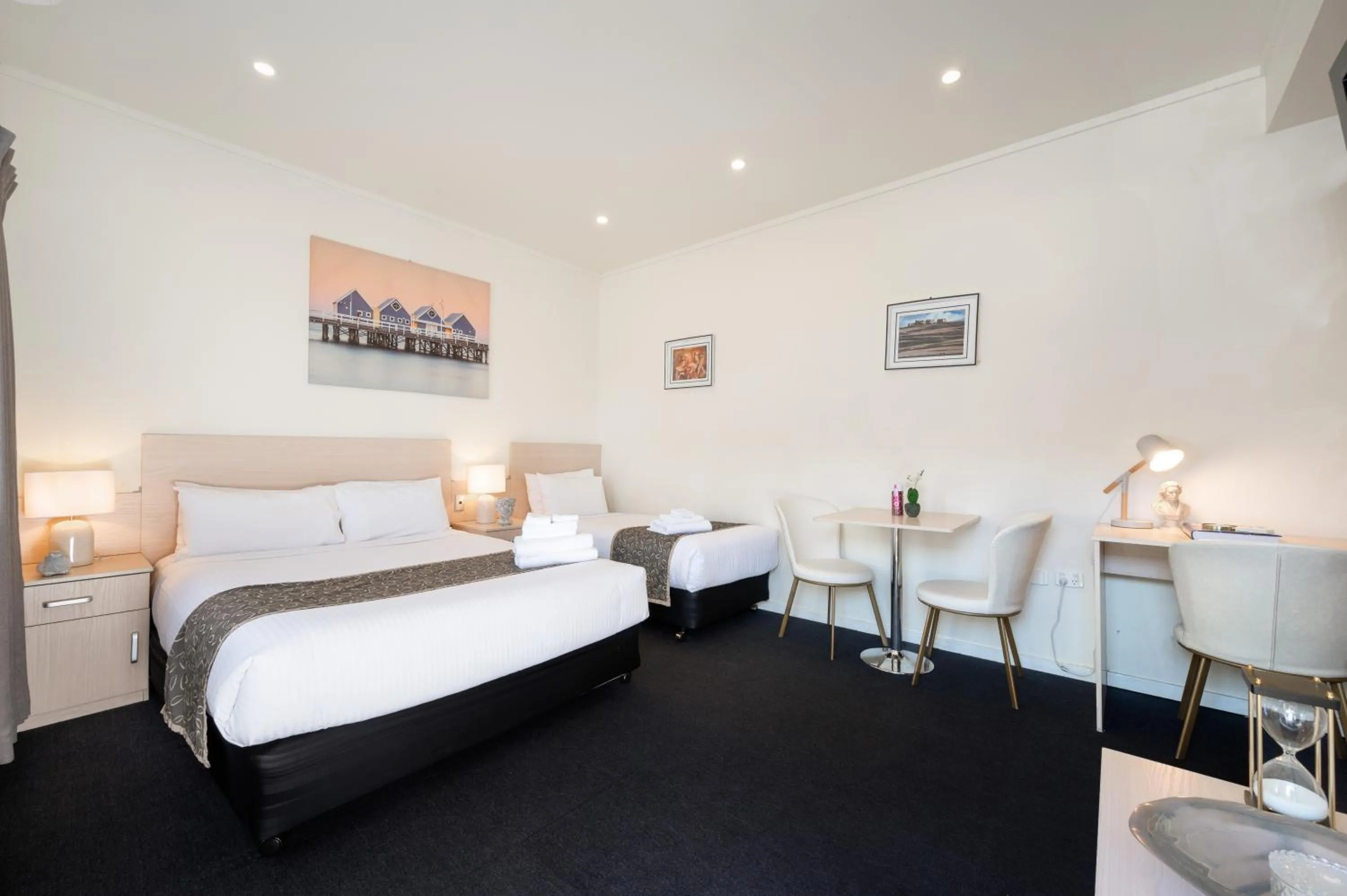 Deluxe Twin Room in Adelaide Granada Motor Inn