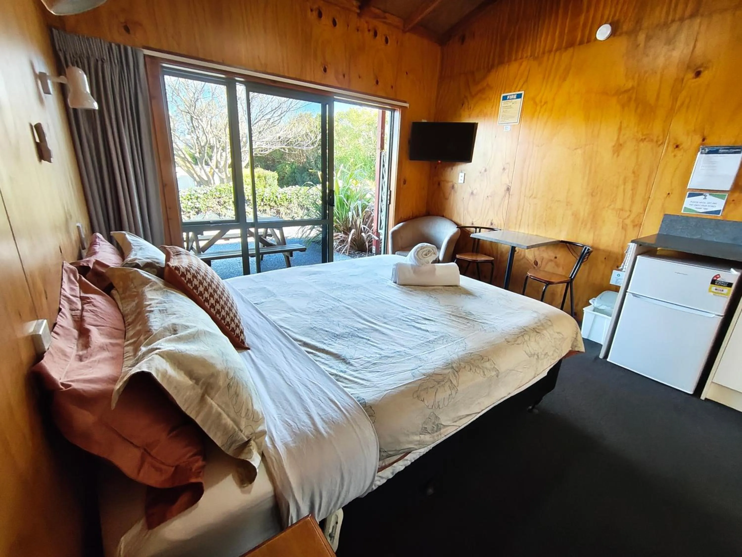 Deluxe Cabin with Ensuite (2 People) in Alpine-Pacific Holiday Park