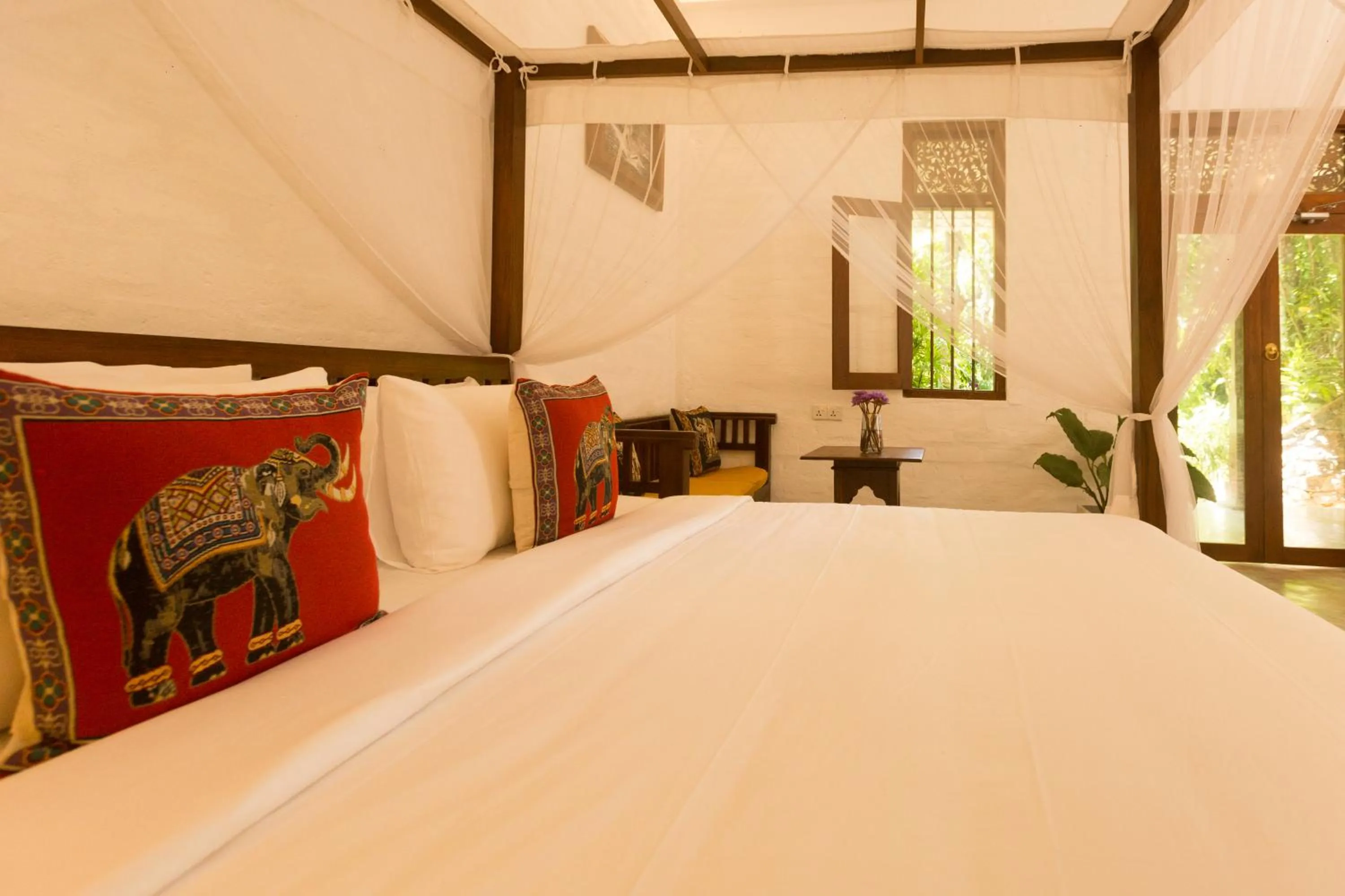 Deluxe King Room in Ceylon Olive Galle