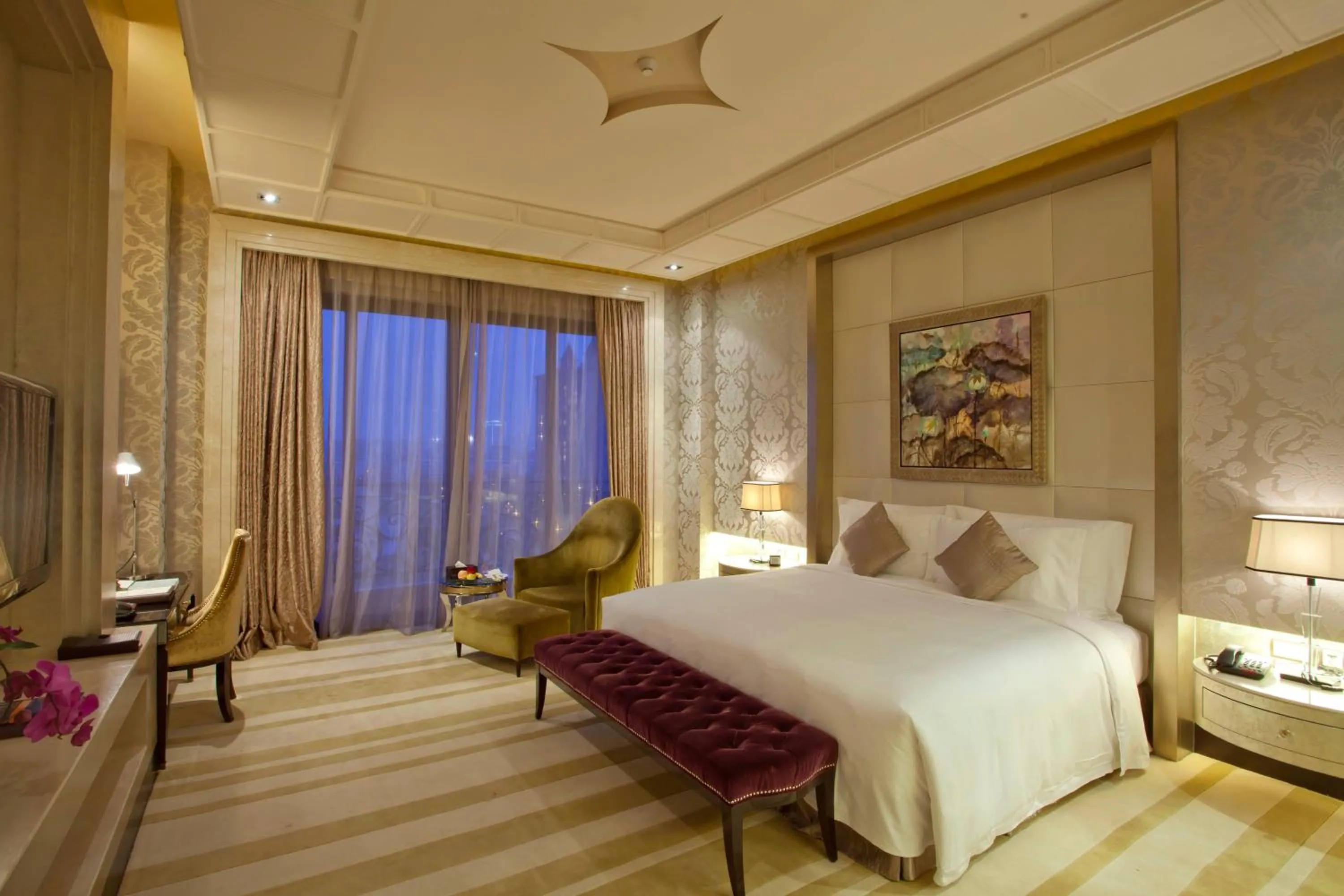 Chateau Deluxe King Room in Chateau Star River Pudong Shanghai