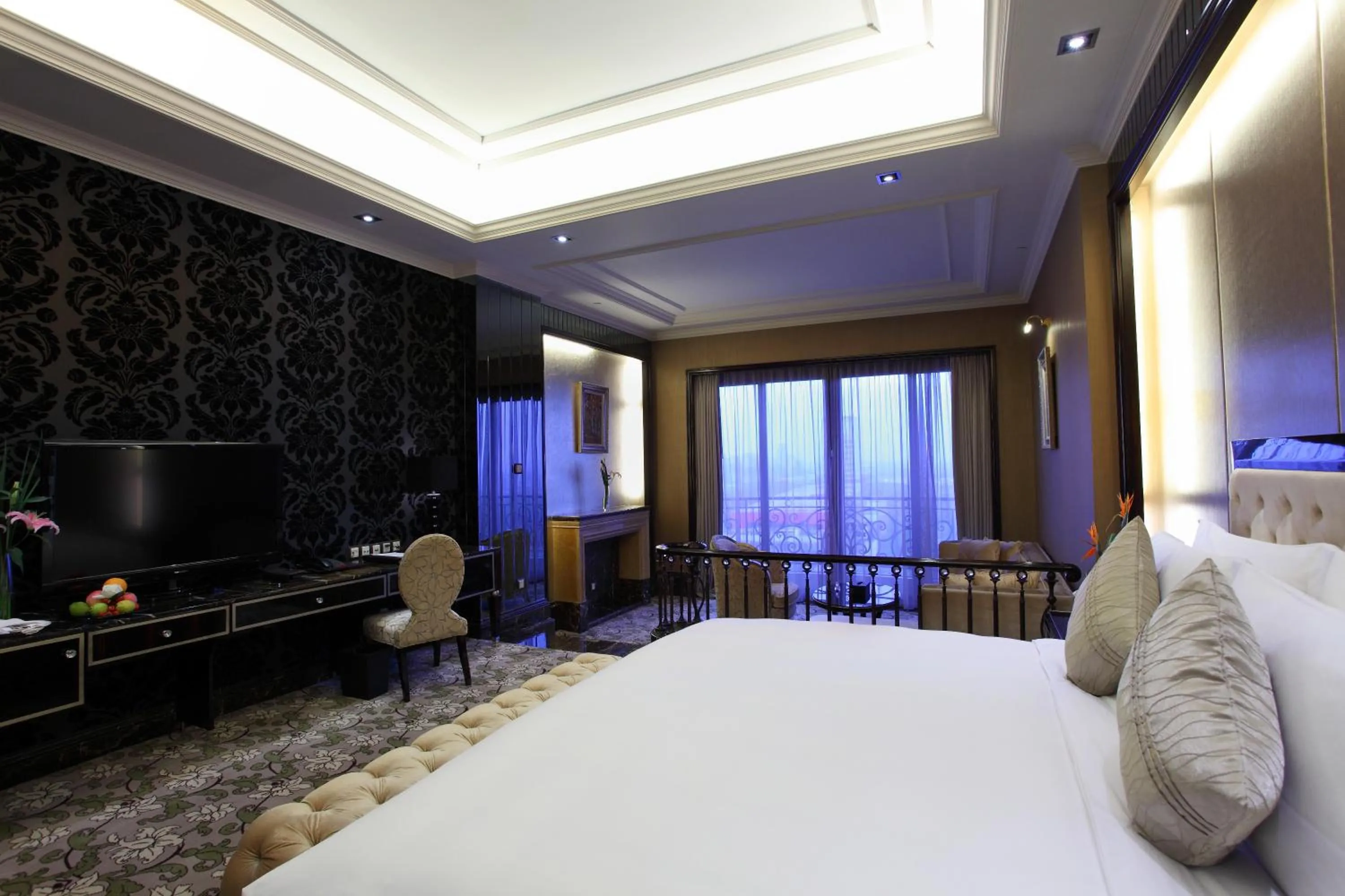 Chateau Premier King Room in Chateau Star River Pudong Shanghai
