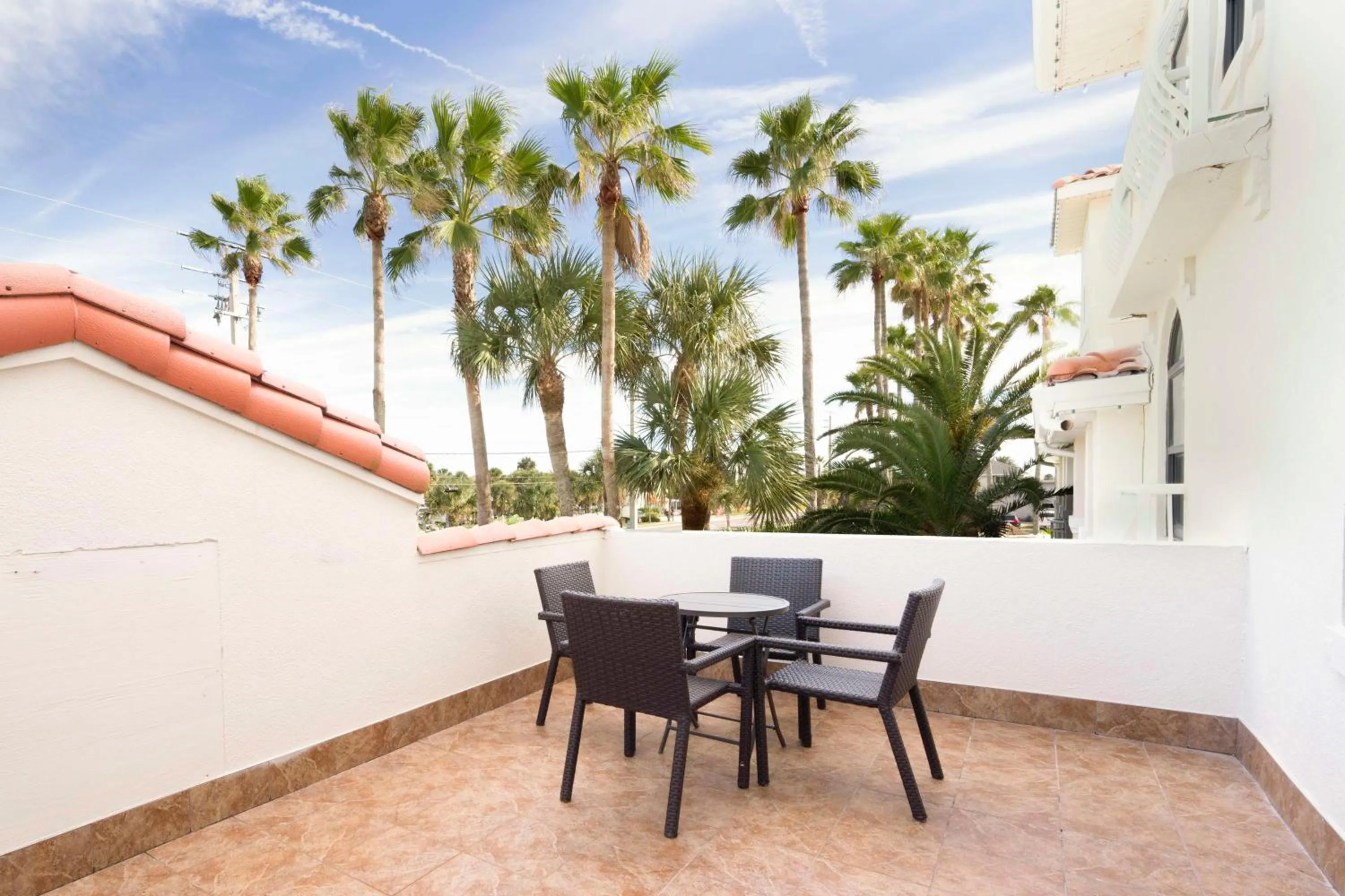 King Suite with Kitchen and Balcony - Non-Smoking in Best Western St. Augustine Beach Inn