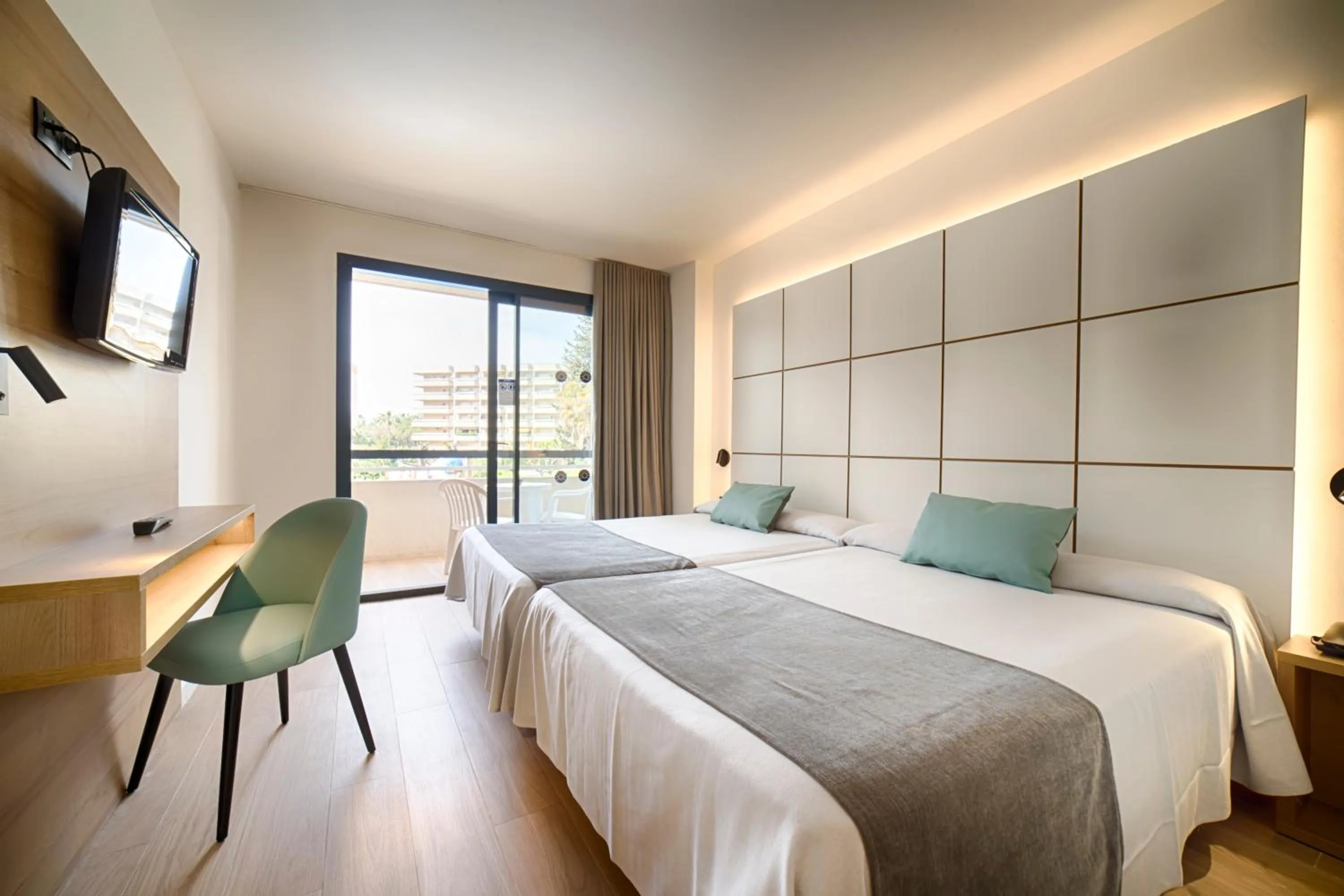 Triple Room (2 Adults + 1 Child) in Ohtels Belvedere