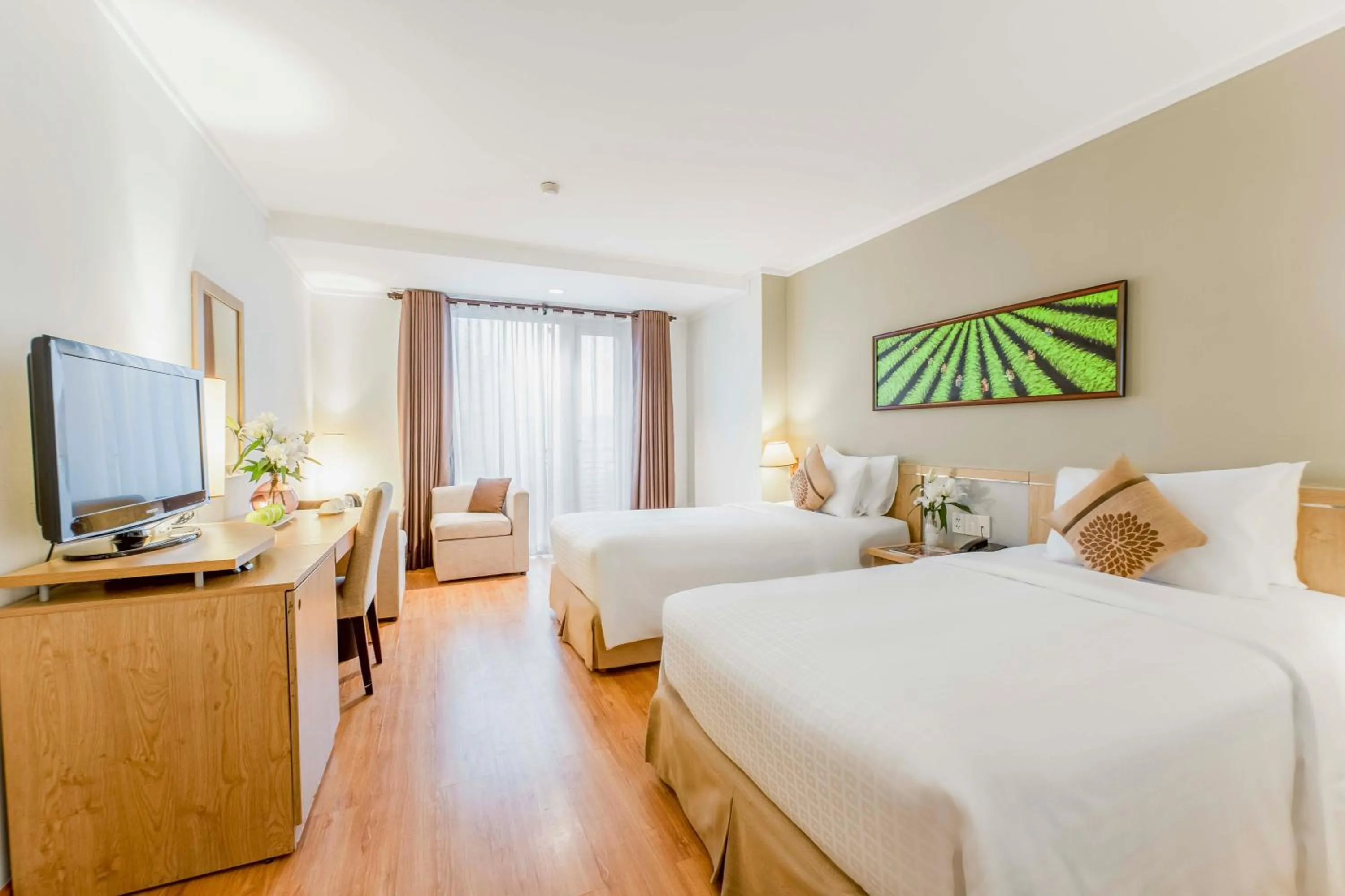 Deluxe Parkview Twin with city view - single occupancy in Vien Dong Hotel - Near Bui Vien Walking Street