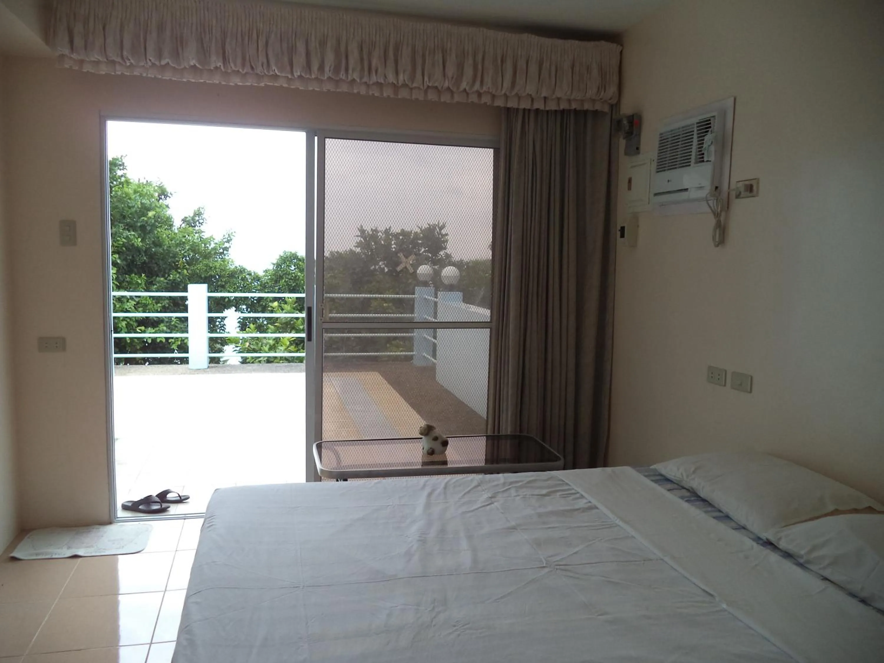 Bed in High Steps Pension