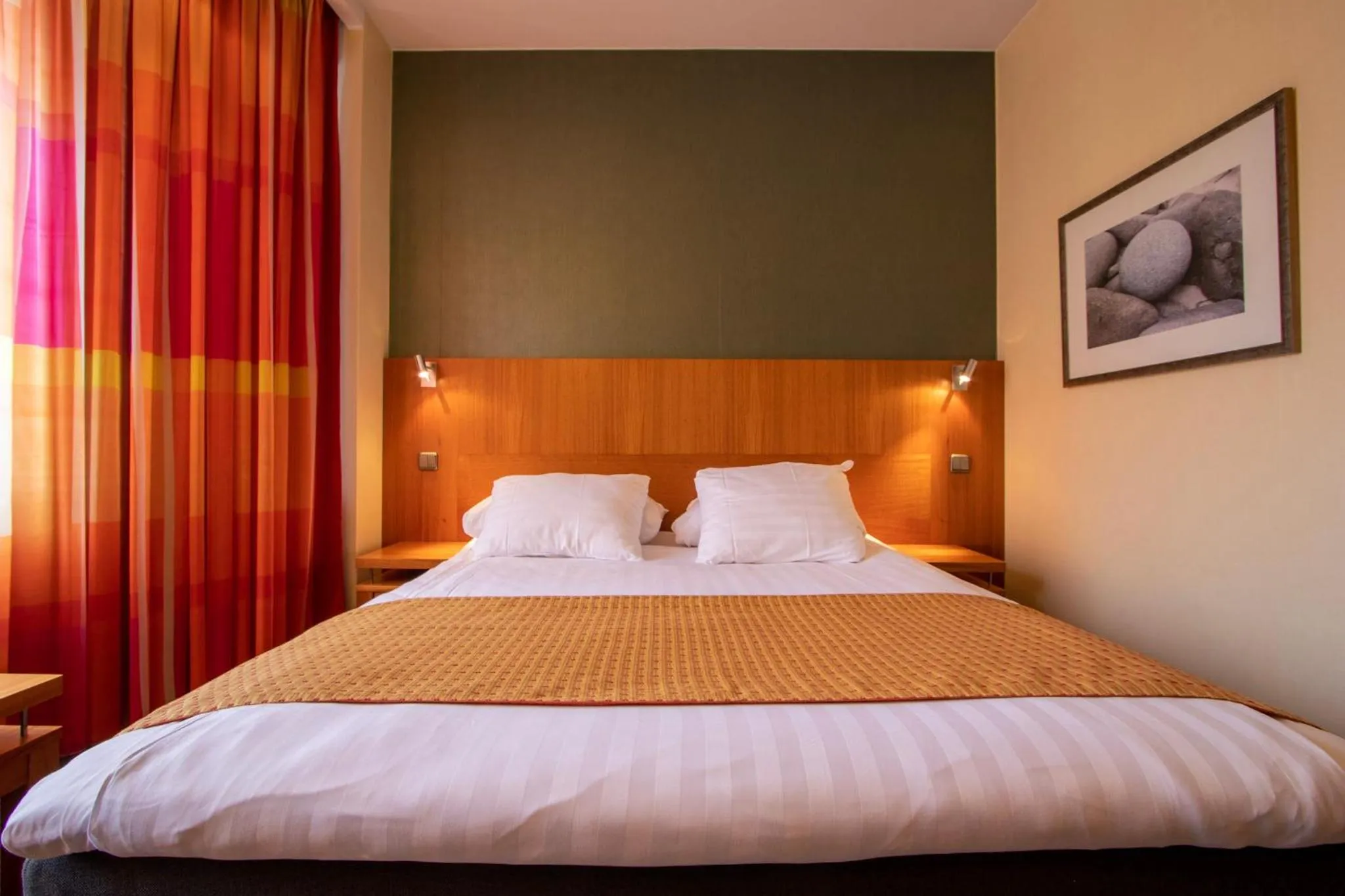 Standard Double Room - single occupancy in Hotel Oscar