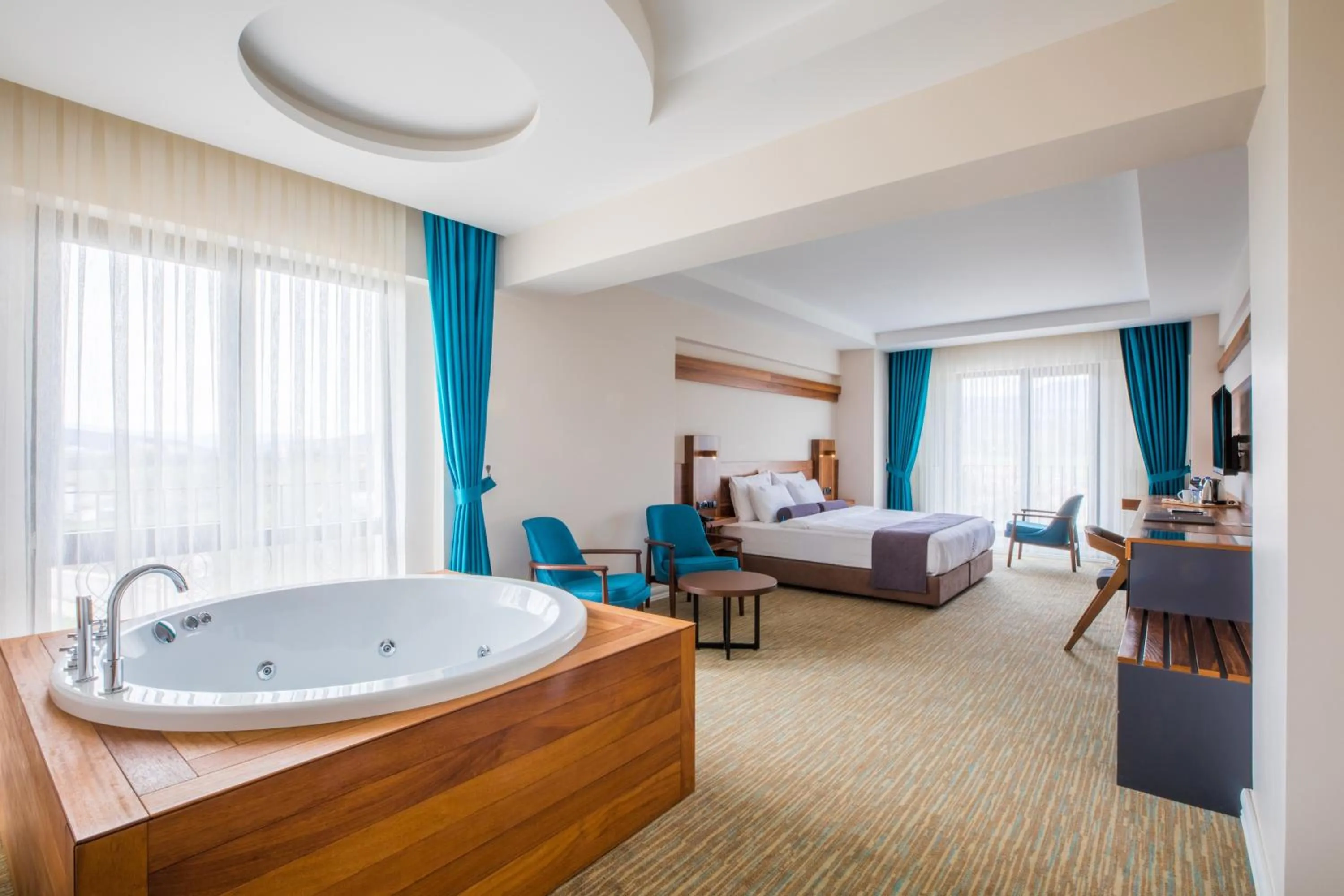 King Suite - single occupancy in Karpalas City Hotel & Spa
