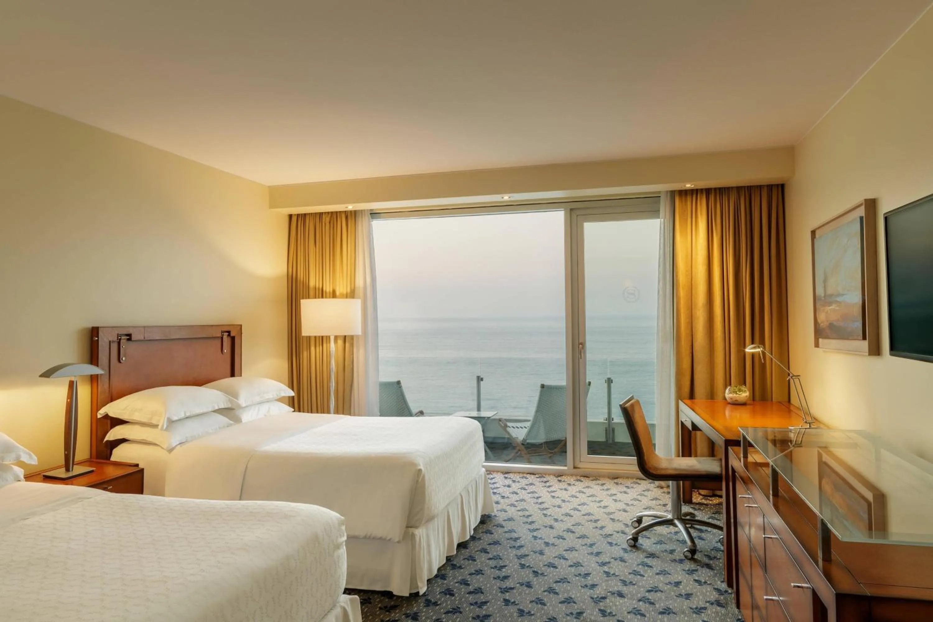 Deluxe,Guest room, 2 Double, Ocean view in Sheraton Miramar Hotel & Convention Center