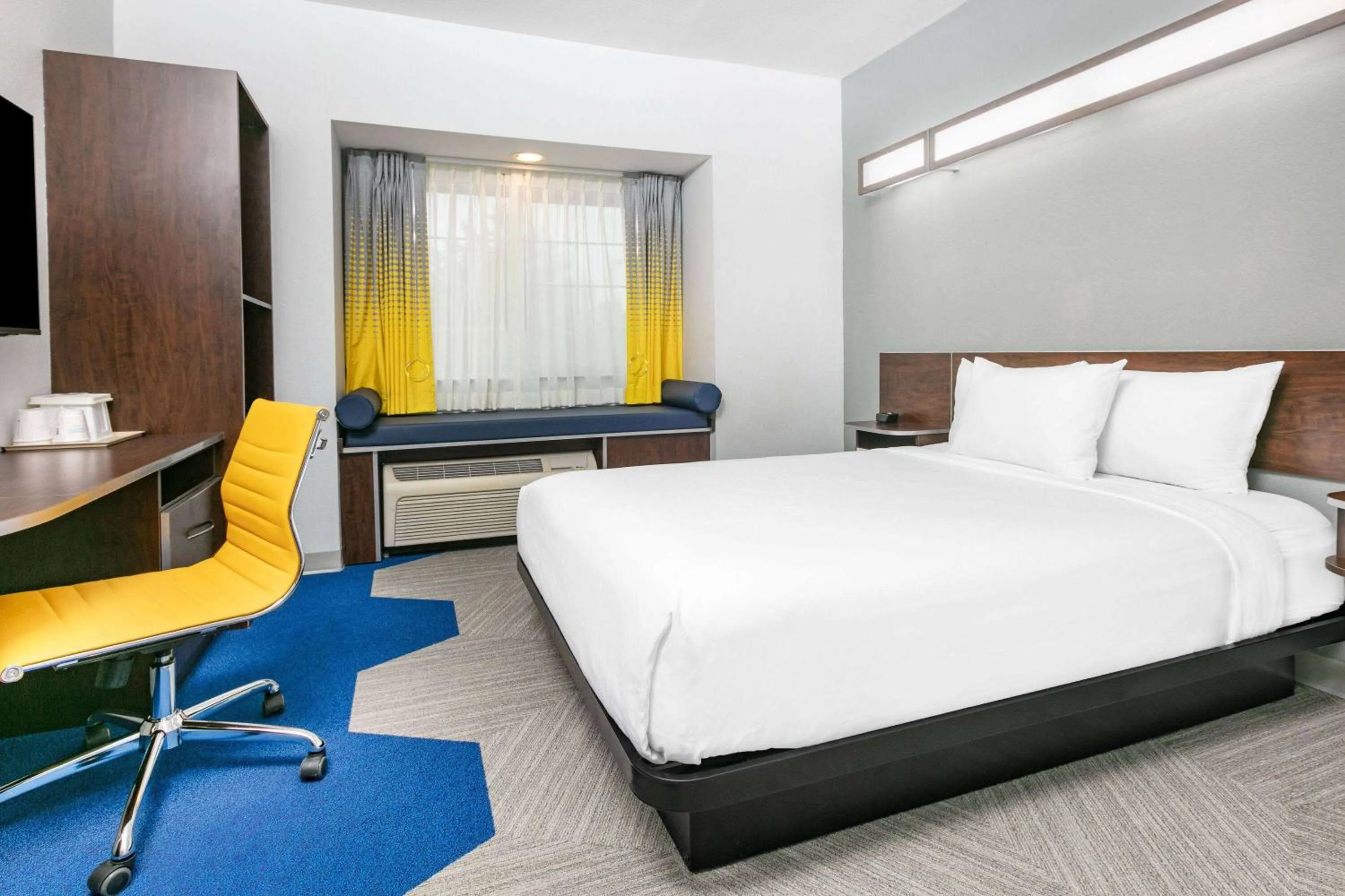 Queen Room - Non-Smoking in Microtel Inn & Suites by Wyndham Austin Airport