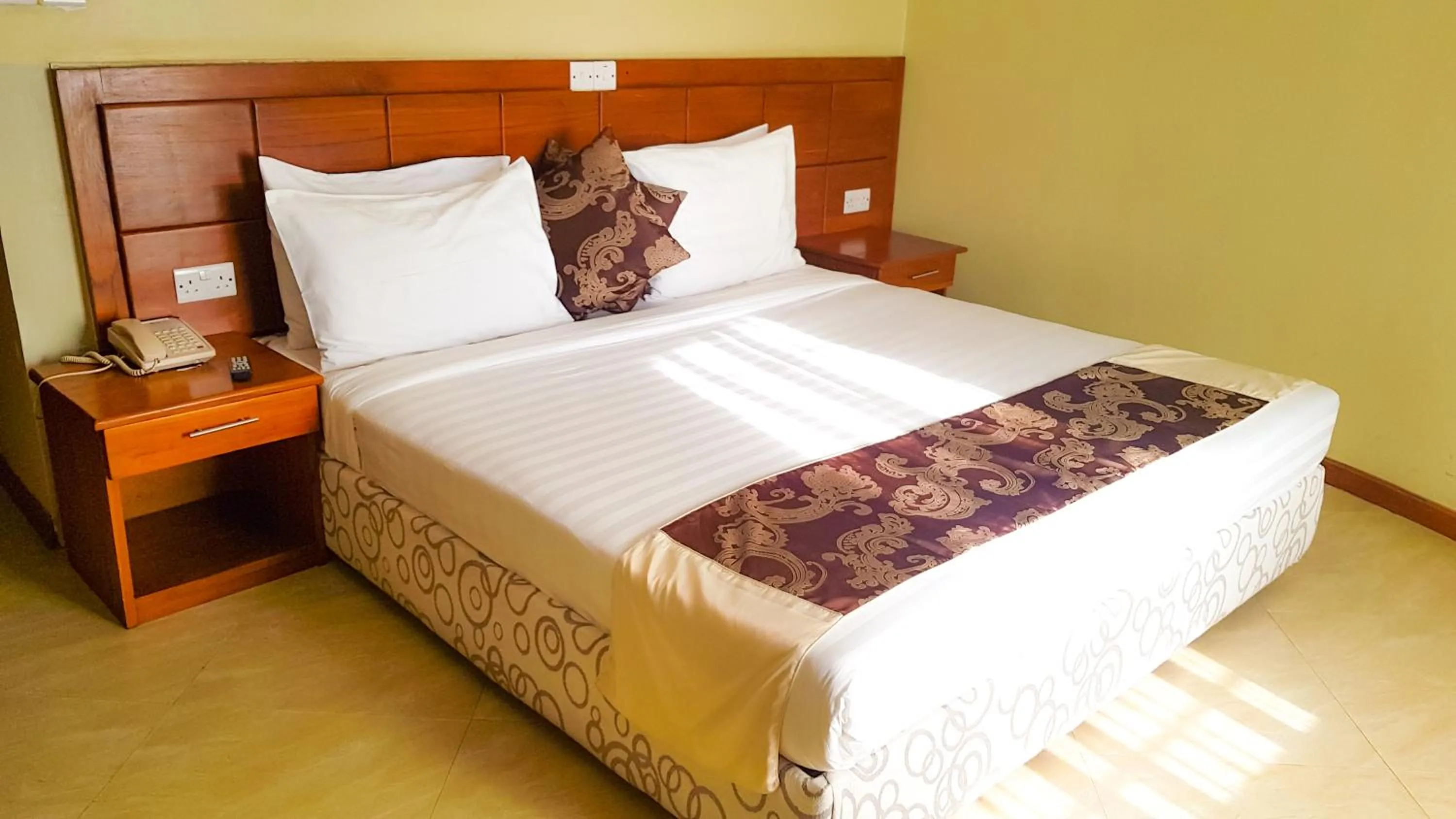 Deluxe Double Room - single occupancy in Masailand Safari Lodge