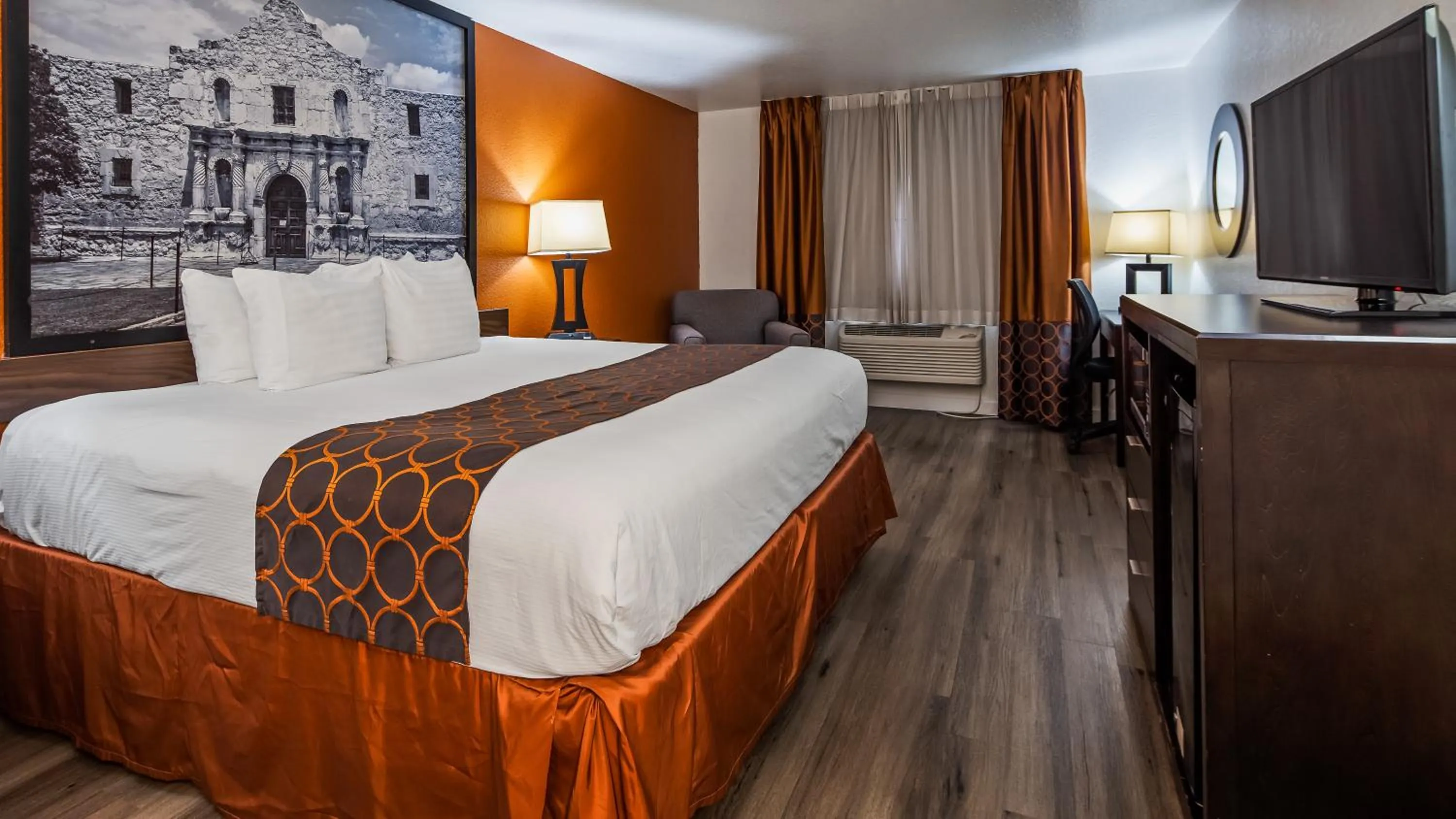 King Room in SureStay Plus by Best Western San Antonio Airport