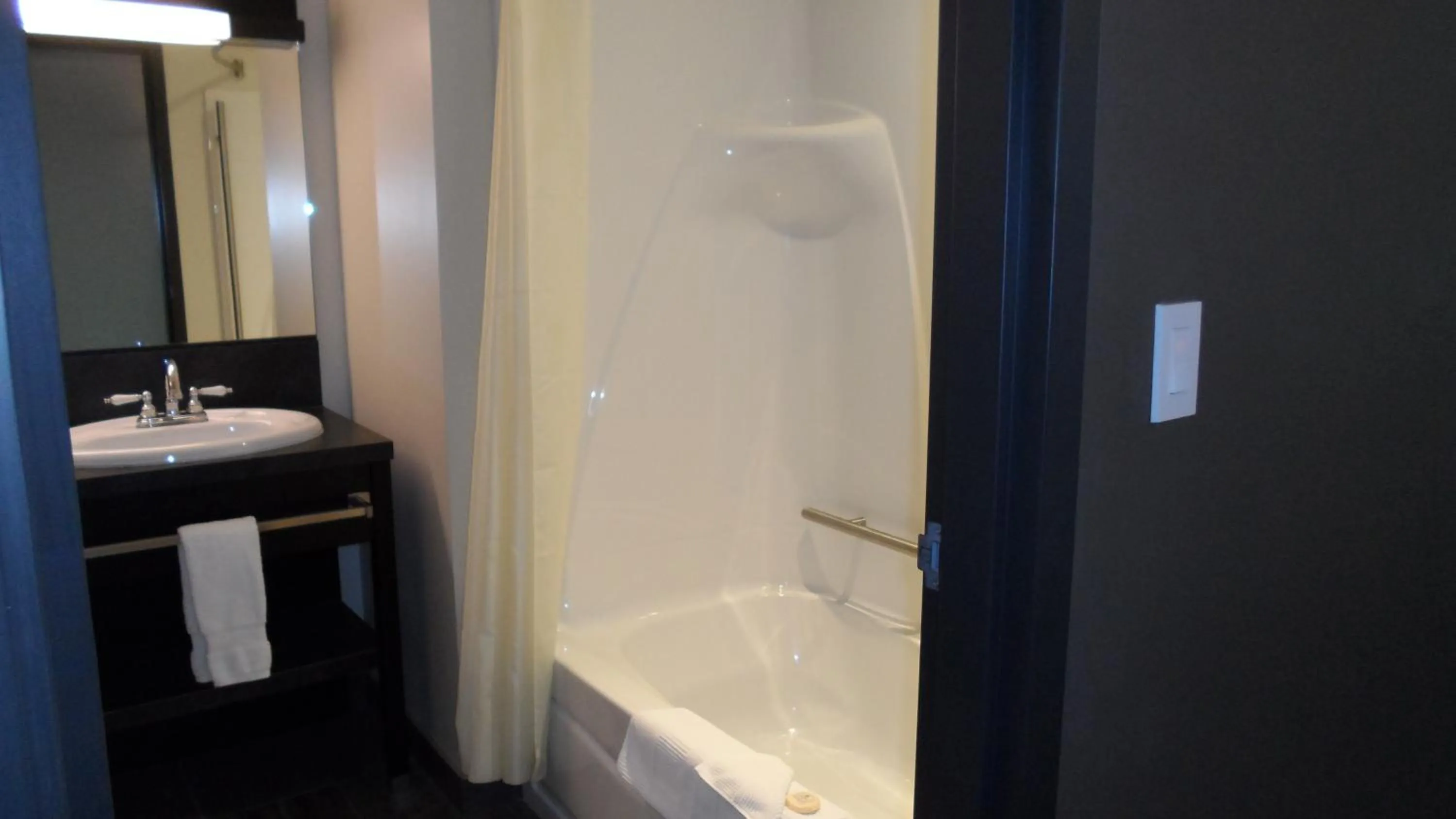 Studio with Lake View - single occupancy in Grand Hotel Times Sherbrooke