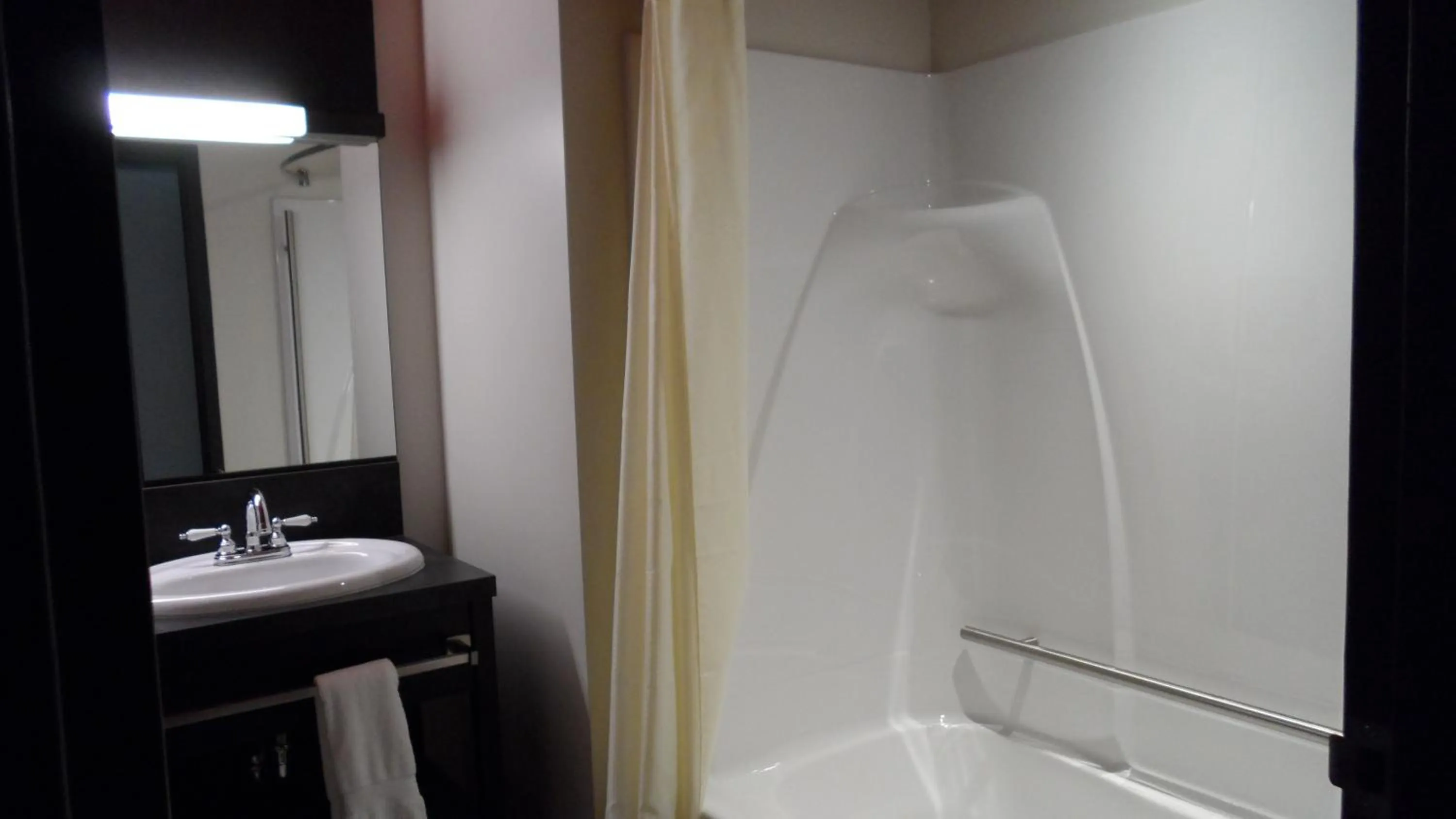 Comfort Quadruple Room - single occupancy in Grand Hotel Times Sherbrooke