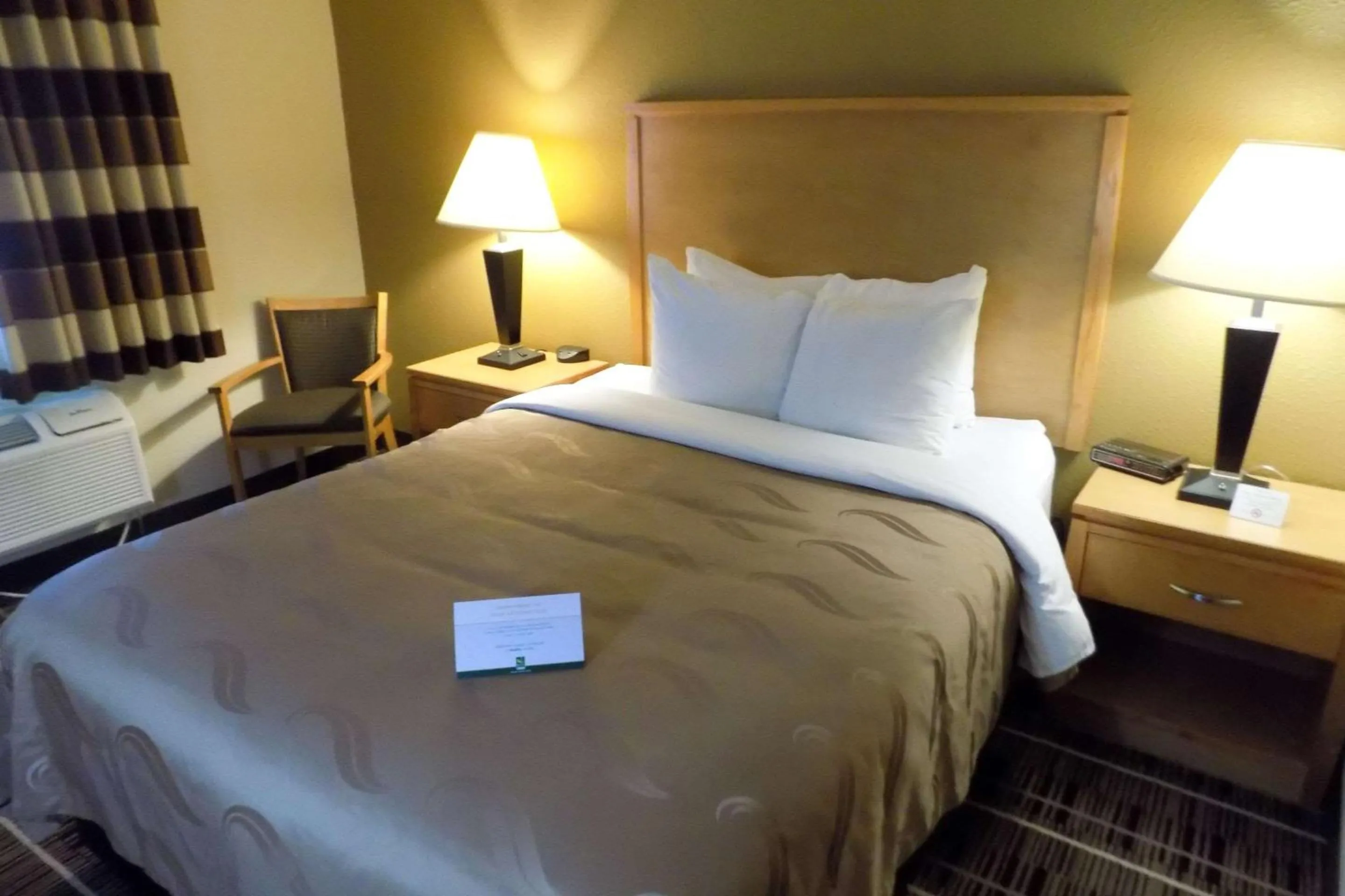 Efficiency One Queen Bed - Non Smoking in Quality Inn DFW Airport North - Irving