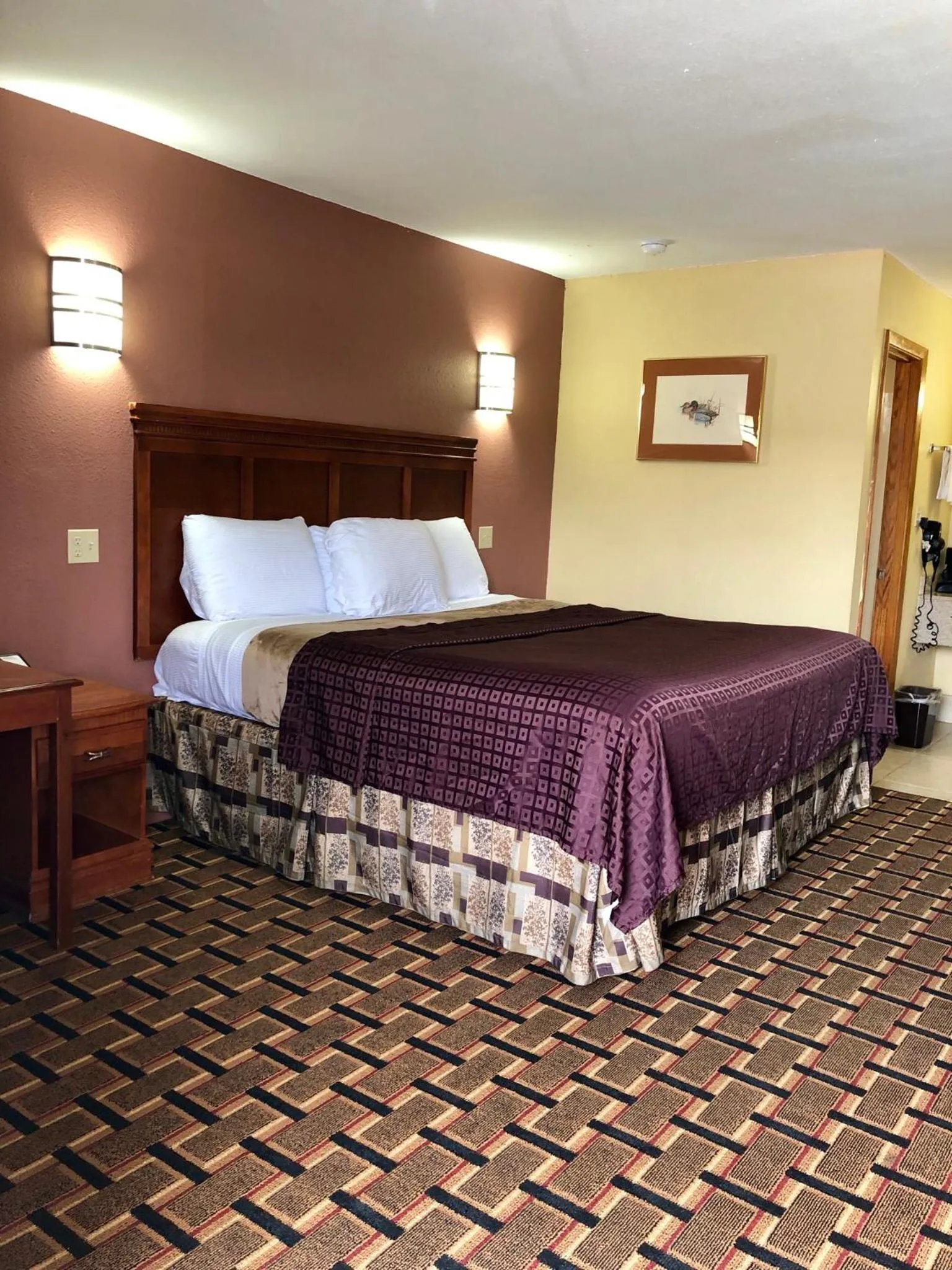 King Room - single occupancy in Americas Best Value Inn-Indianola