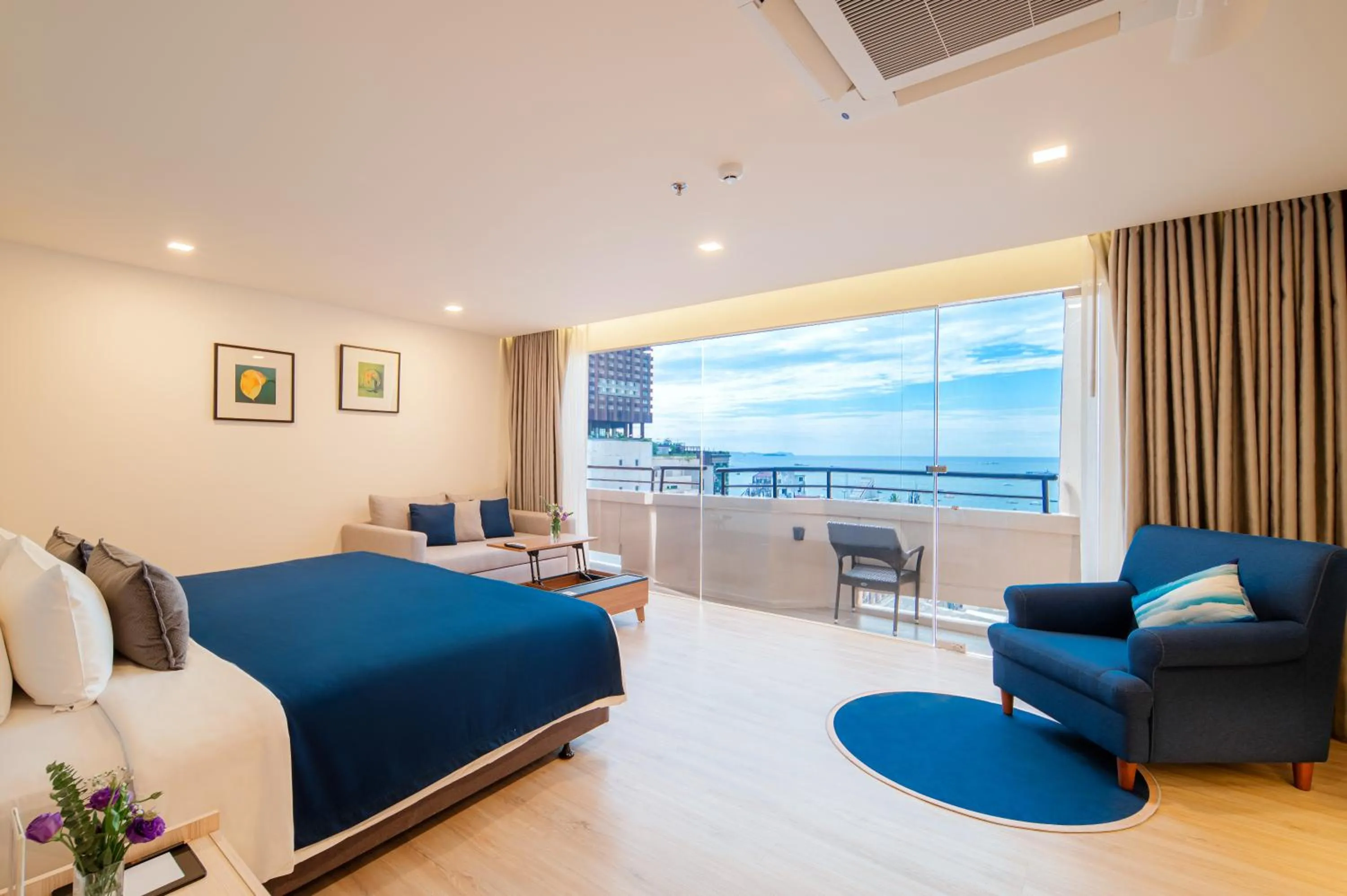 Premier Double Room with Sea View in Sunbeam Hotel Pattaya