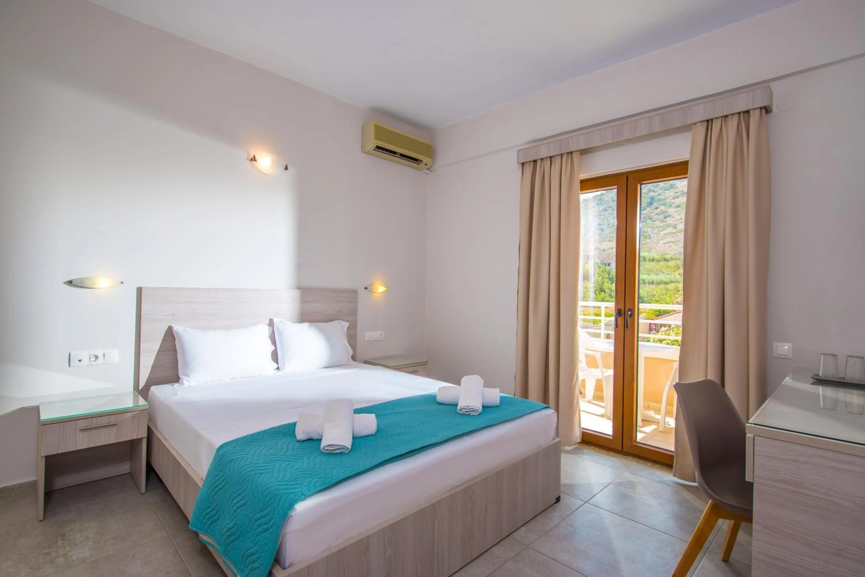 Standard Double or Twin Room with Balcony in Niko Elen