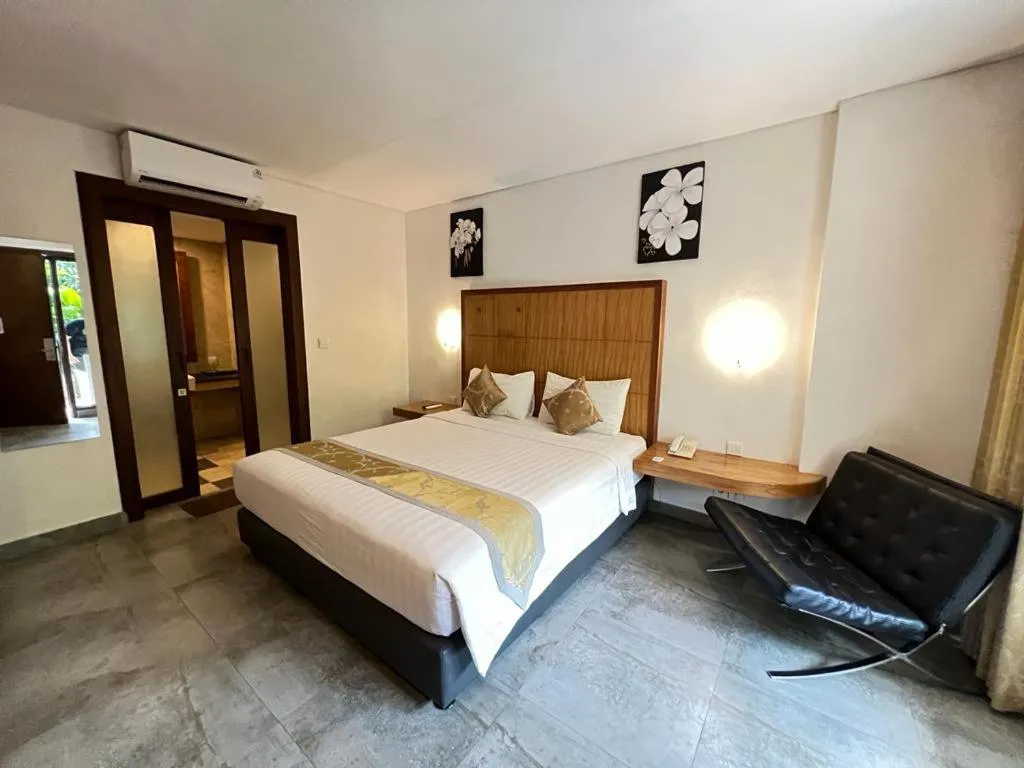 Deluxe Double Room with Pool Access in Dekuta