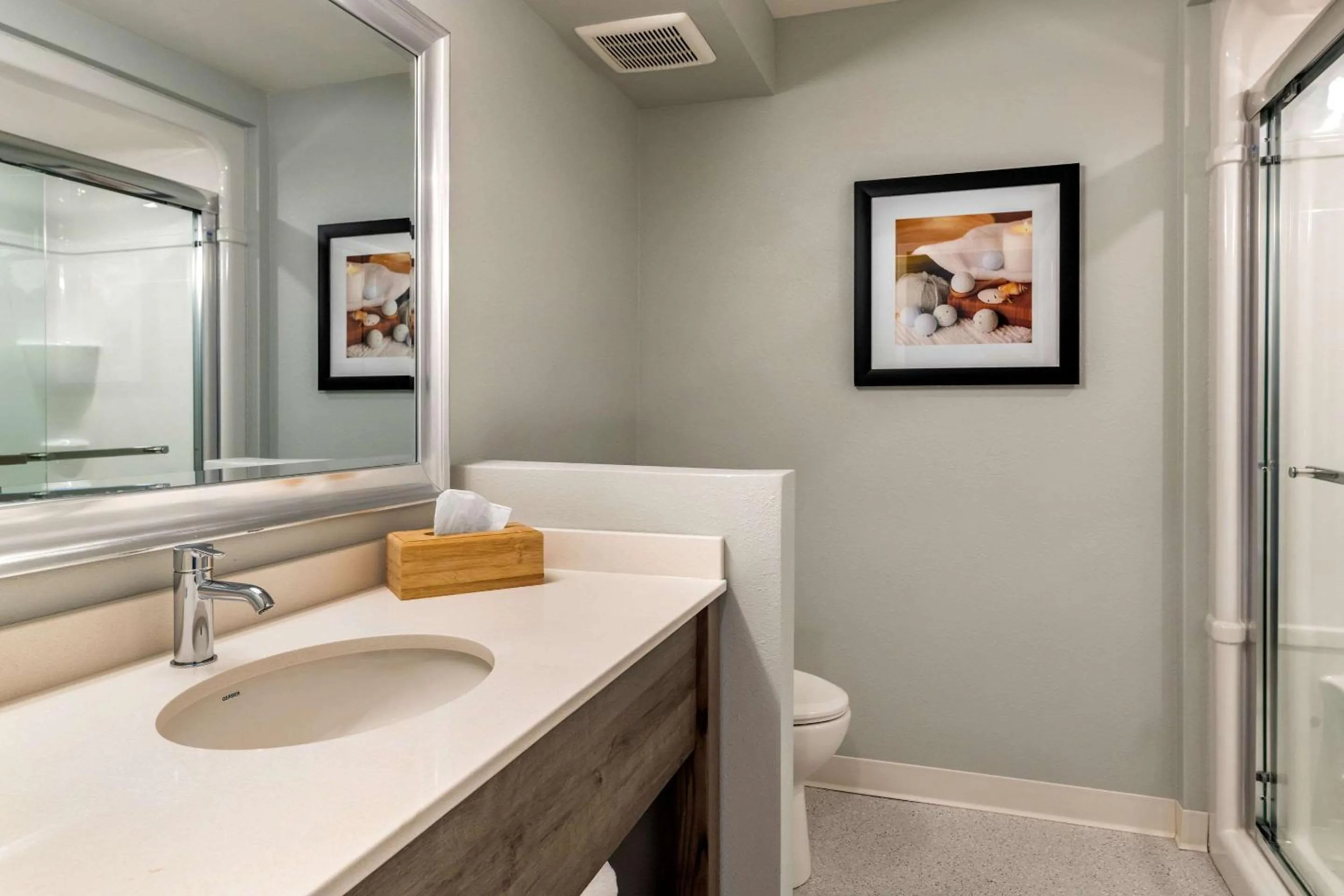 Honeymoon Suite - Non-Smoking in Quality Inn & Suites Amsterdam