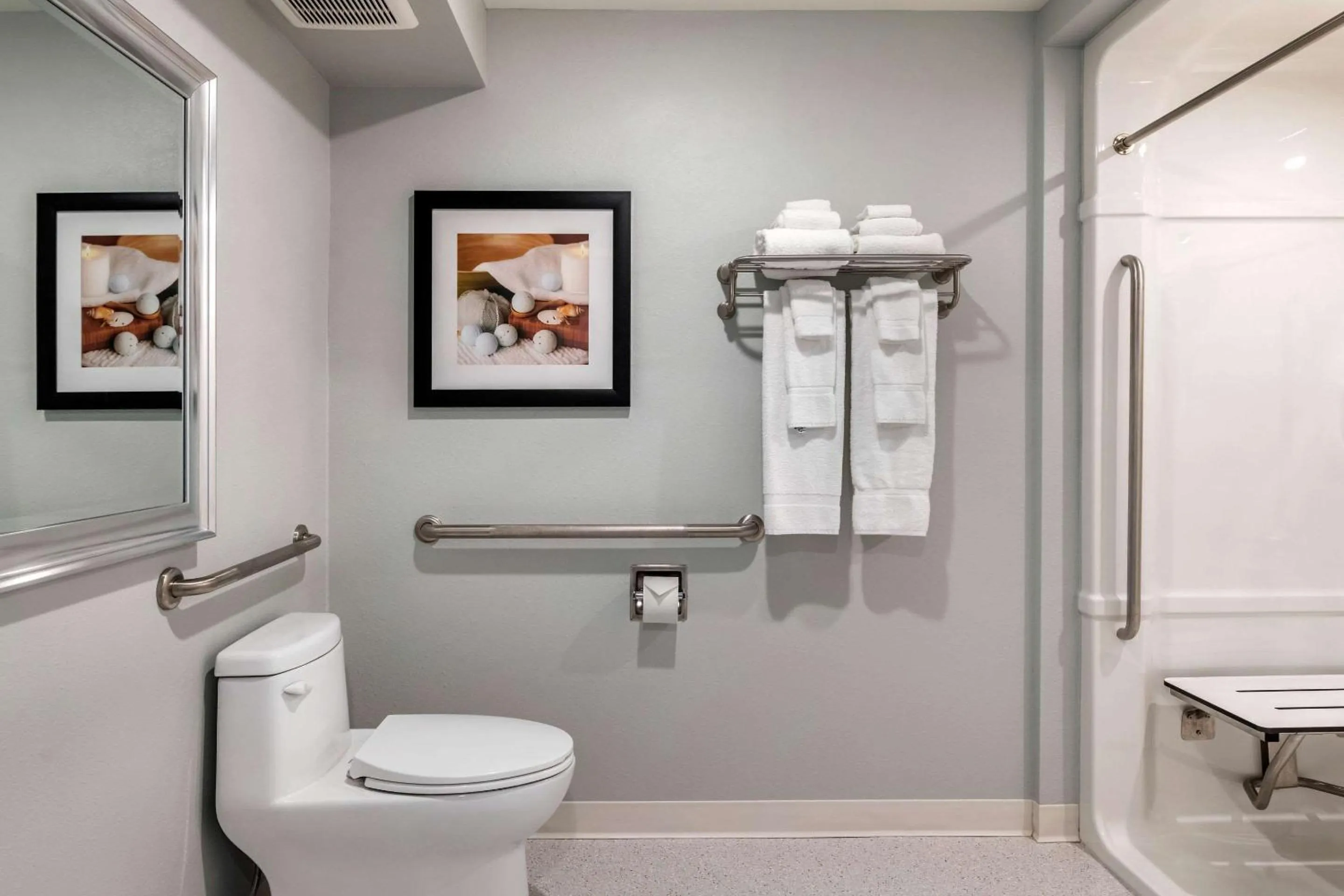 Queen Room - Accessible/Non-Smoking in Quality Inn & Suites Amsterdam