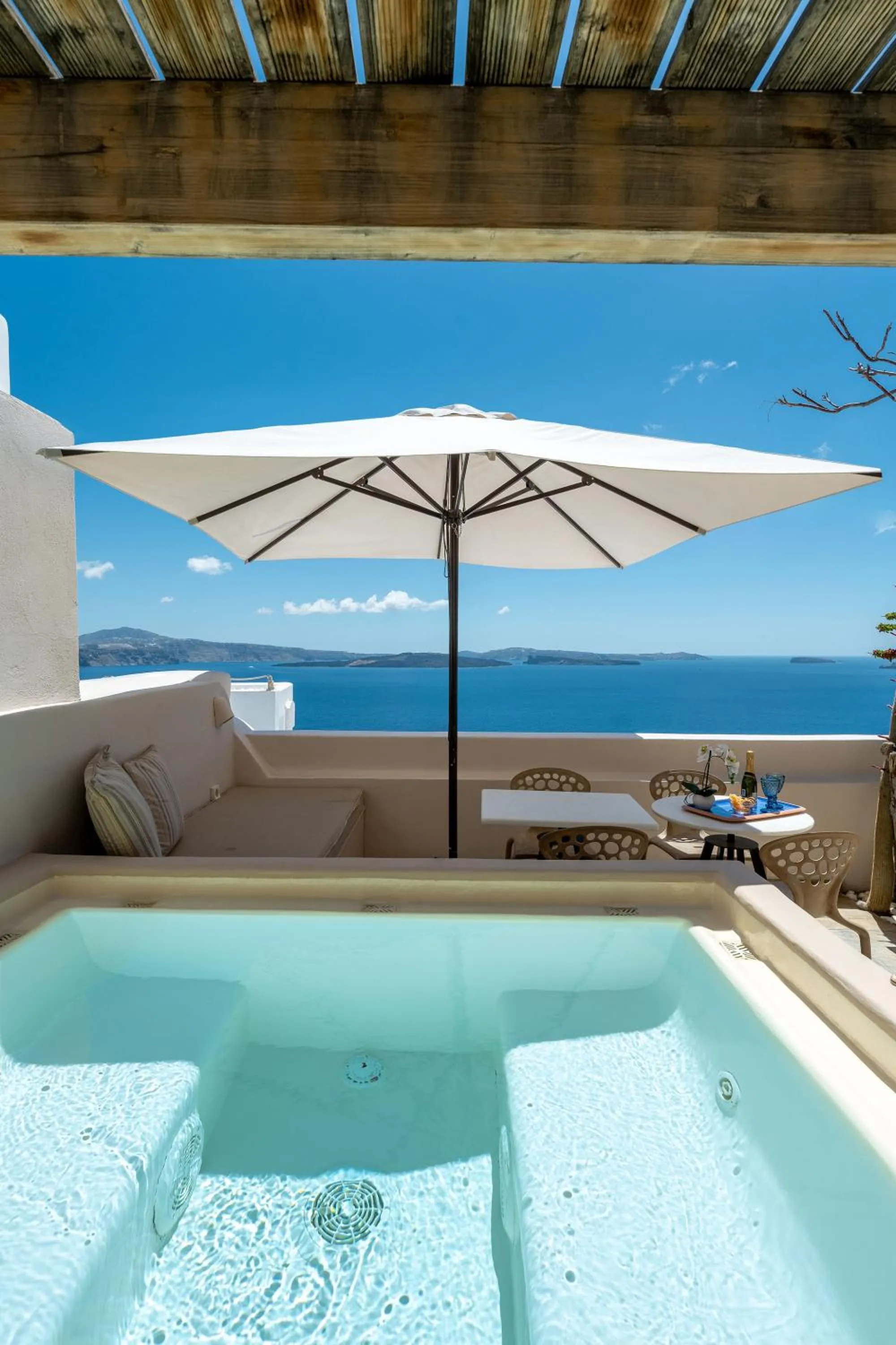 Three-Bedroom Villa with 2 Outdoor Hot Tubs & Caldera View in Passion Blue Villas