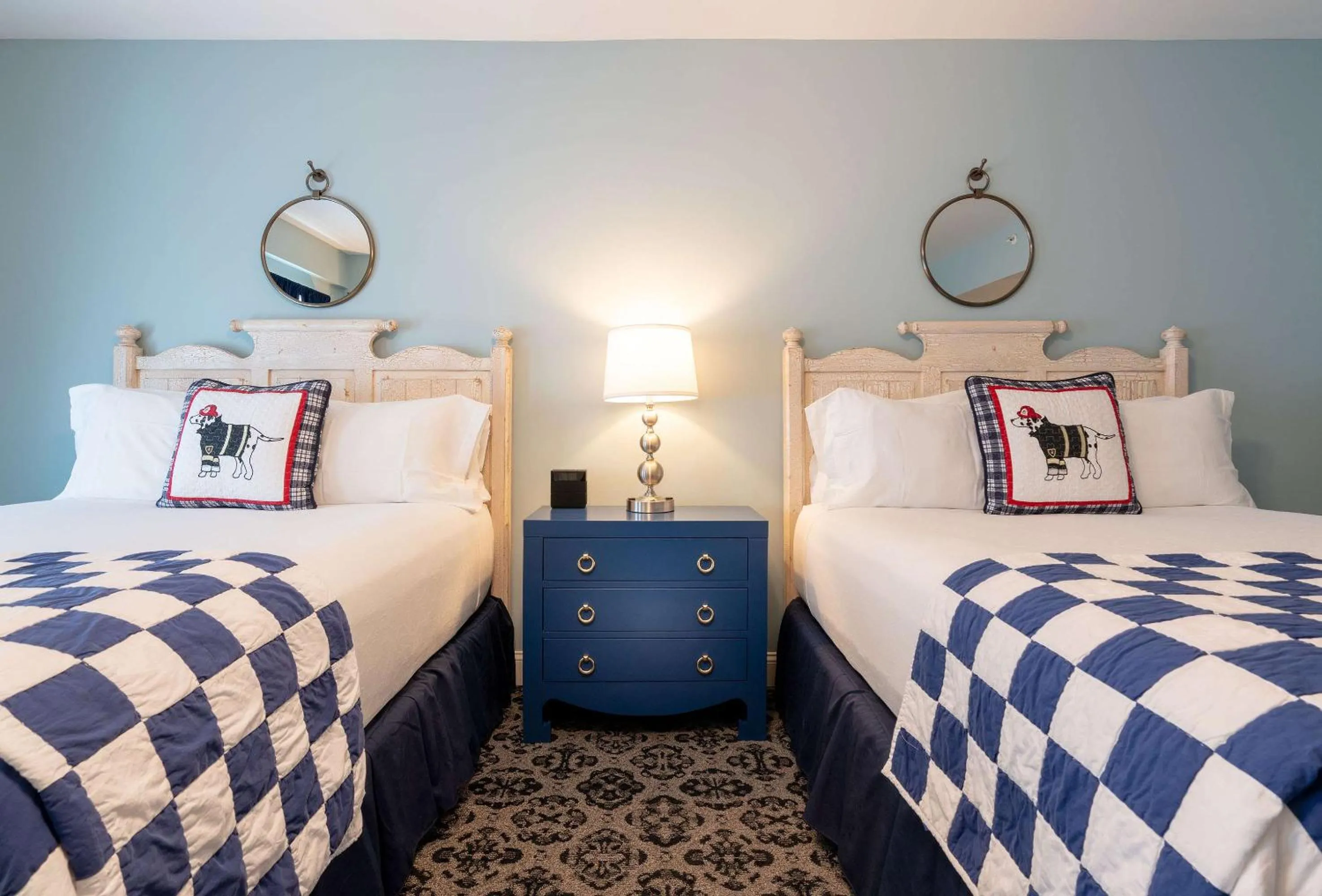 Deluxe Double Queen Room in The Kendall Hotel at the Engine 7 Firehouse