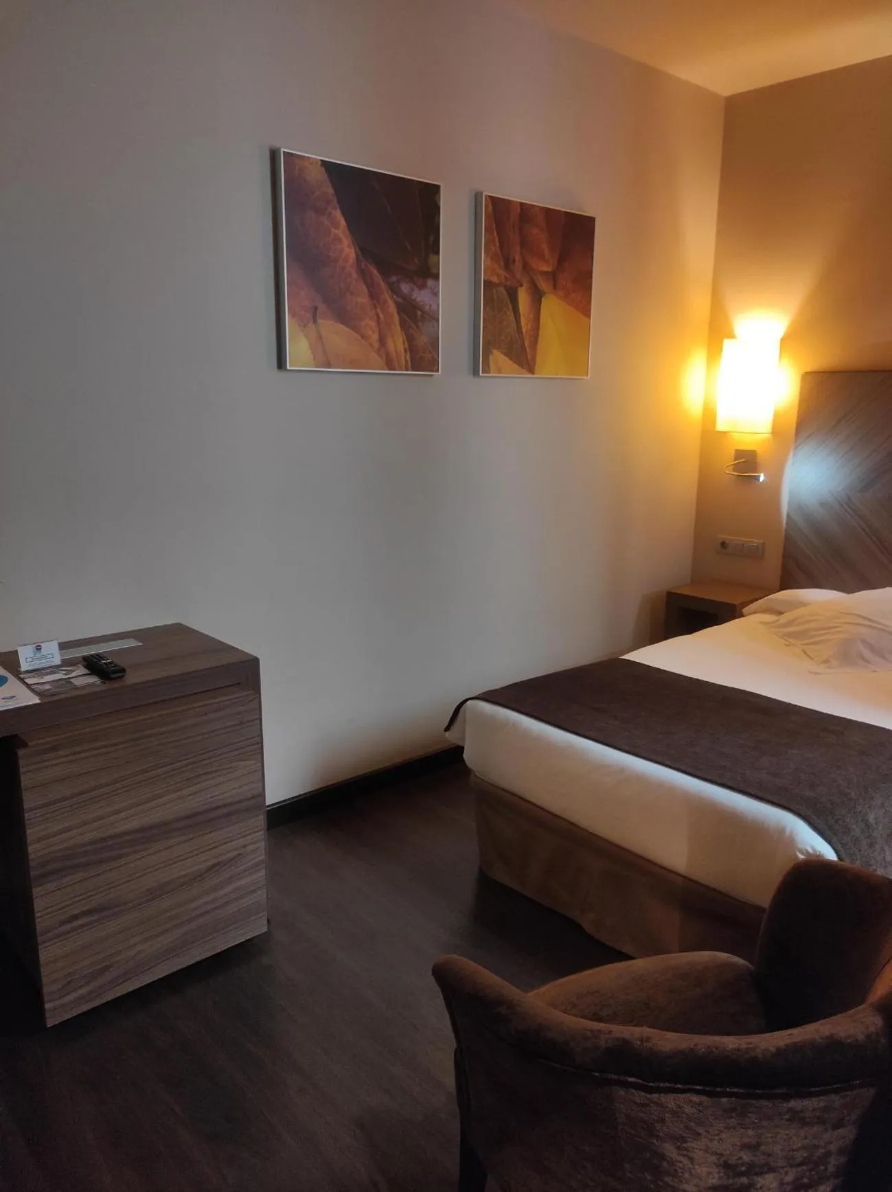 Budget Single Room in Hotel Aroi Ponferrada