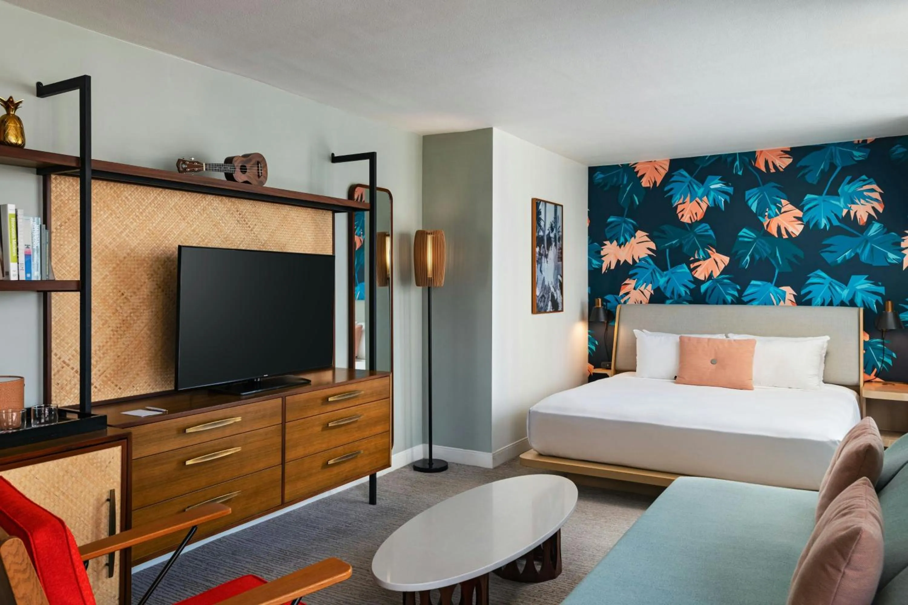 Junior Suite, 1 King Bed, Twin Day Bed, Double Balcony in The Laylow Waikiki, Autograph Collection